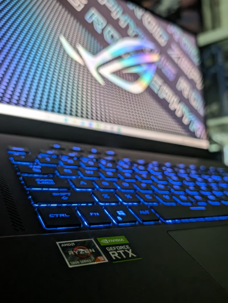  GAMING ROG Zephyrus G15 Laptop