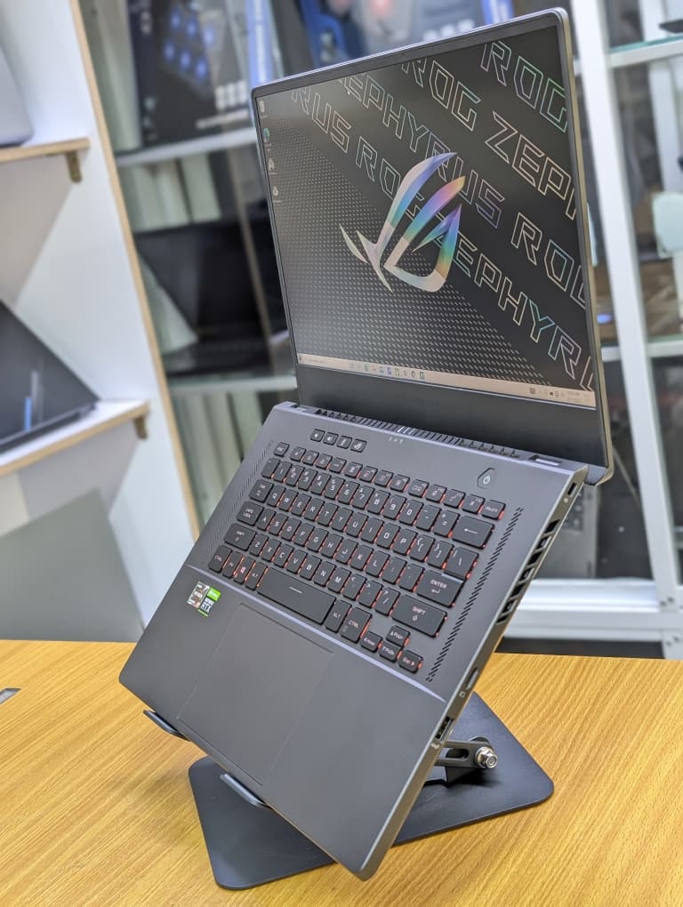  GAMING ROG Zephyrus G15 Laptop