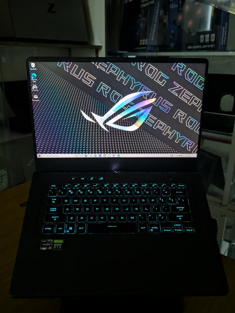  GAMING ROG Zephyrus G15 Laptop