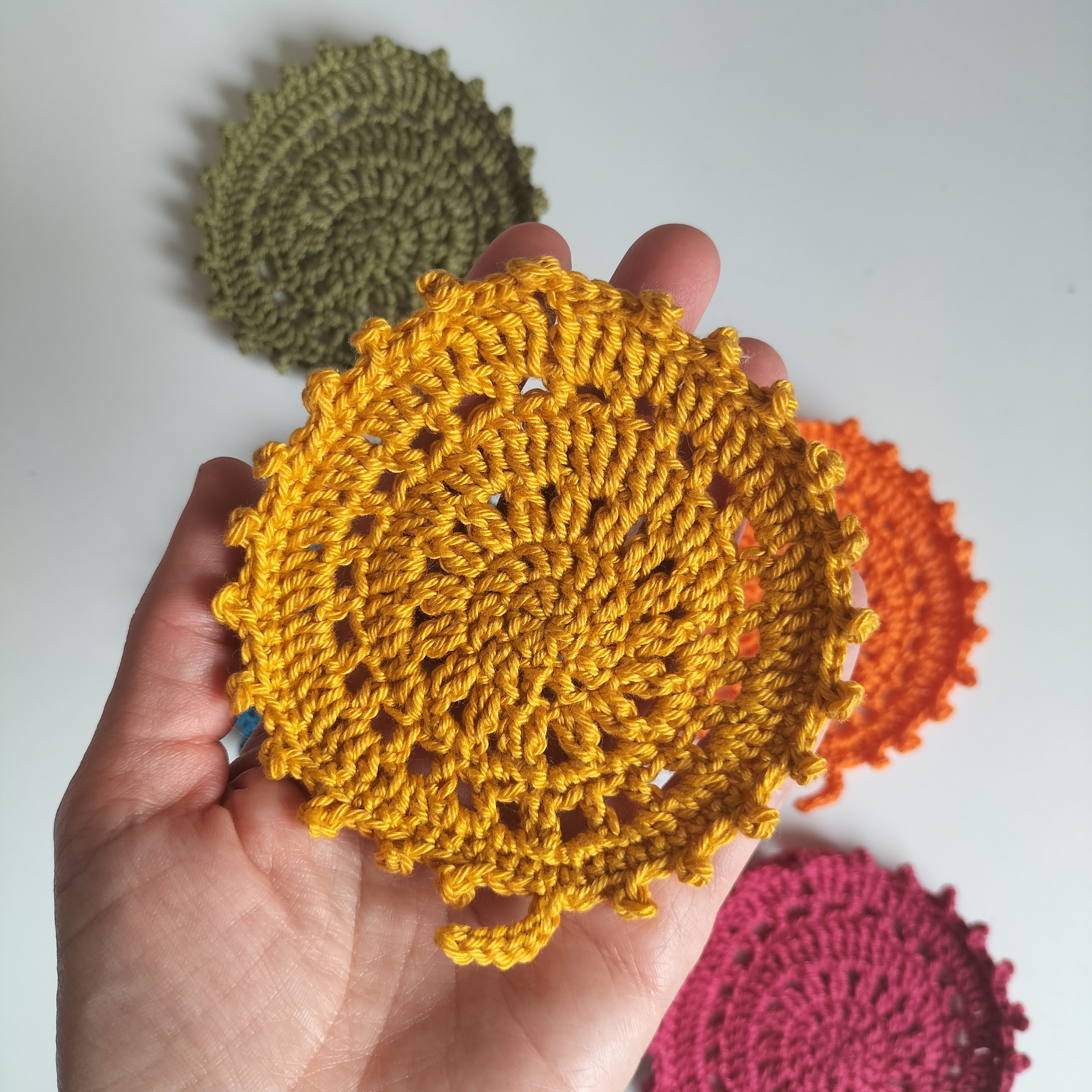 Sottobicchieri boho all'uncinetto