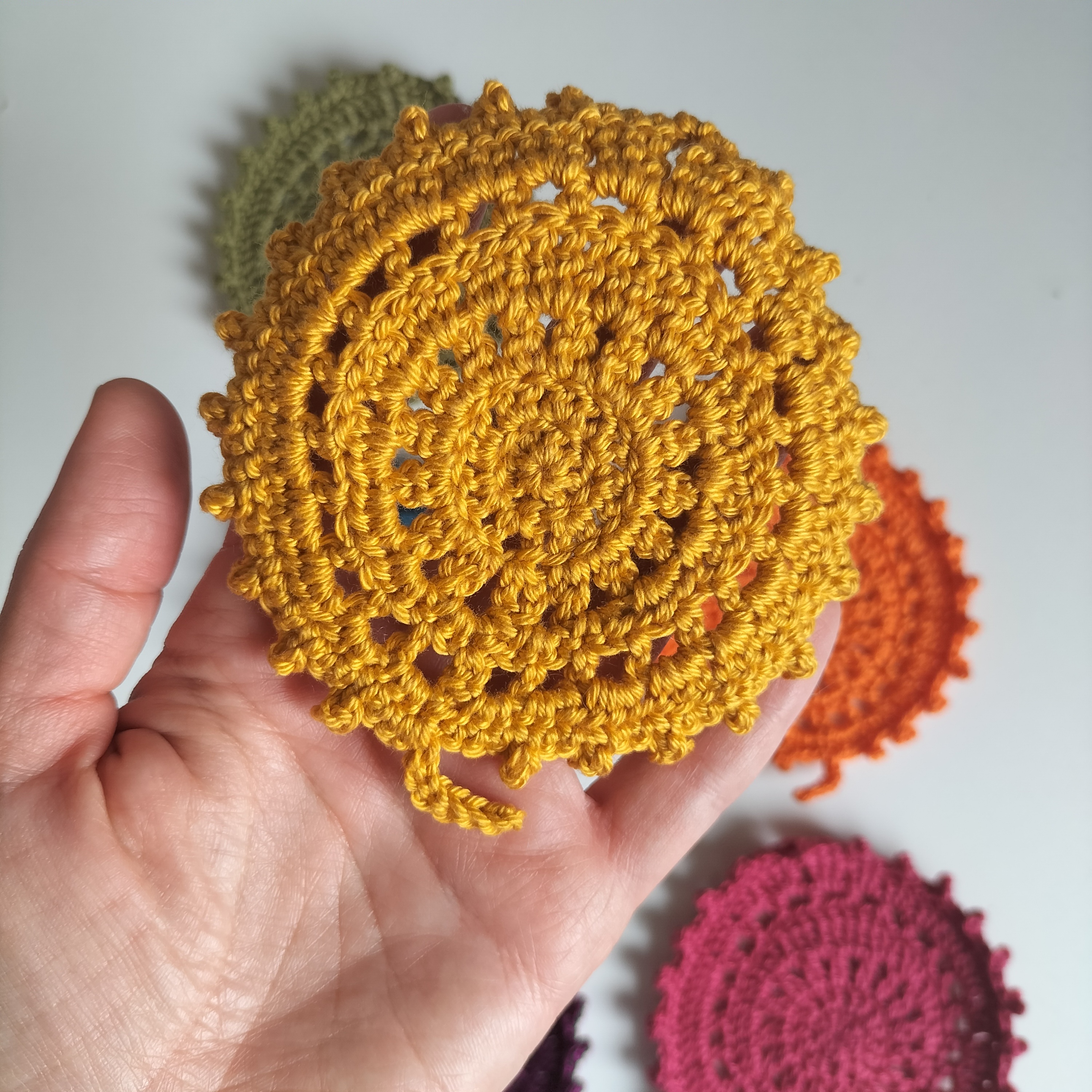 Sottobicchieri boho all'uncinetto