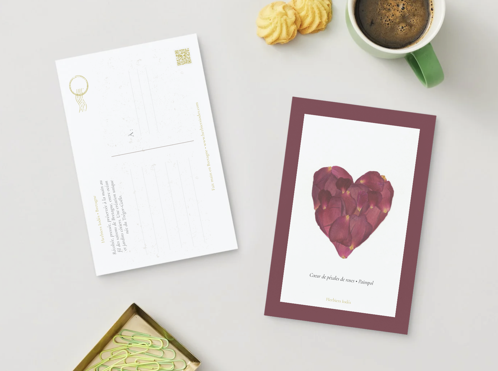 Carte postale "Coeur en pétales de roses"