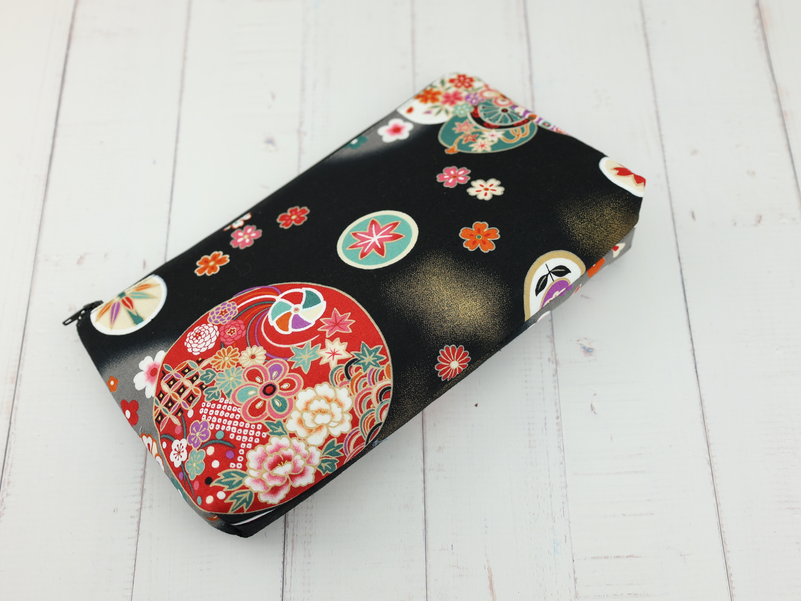 Japanese Floral Circle Zipper Pouch – Black Cotton Makeup Bag, Kimono-Inspired Gift Idea