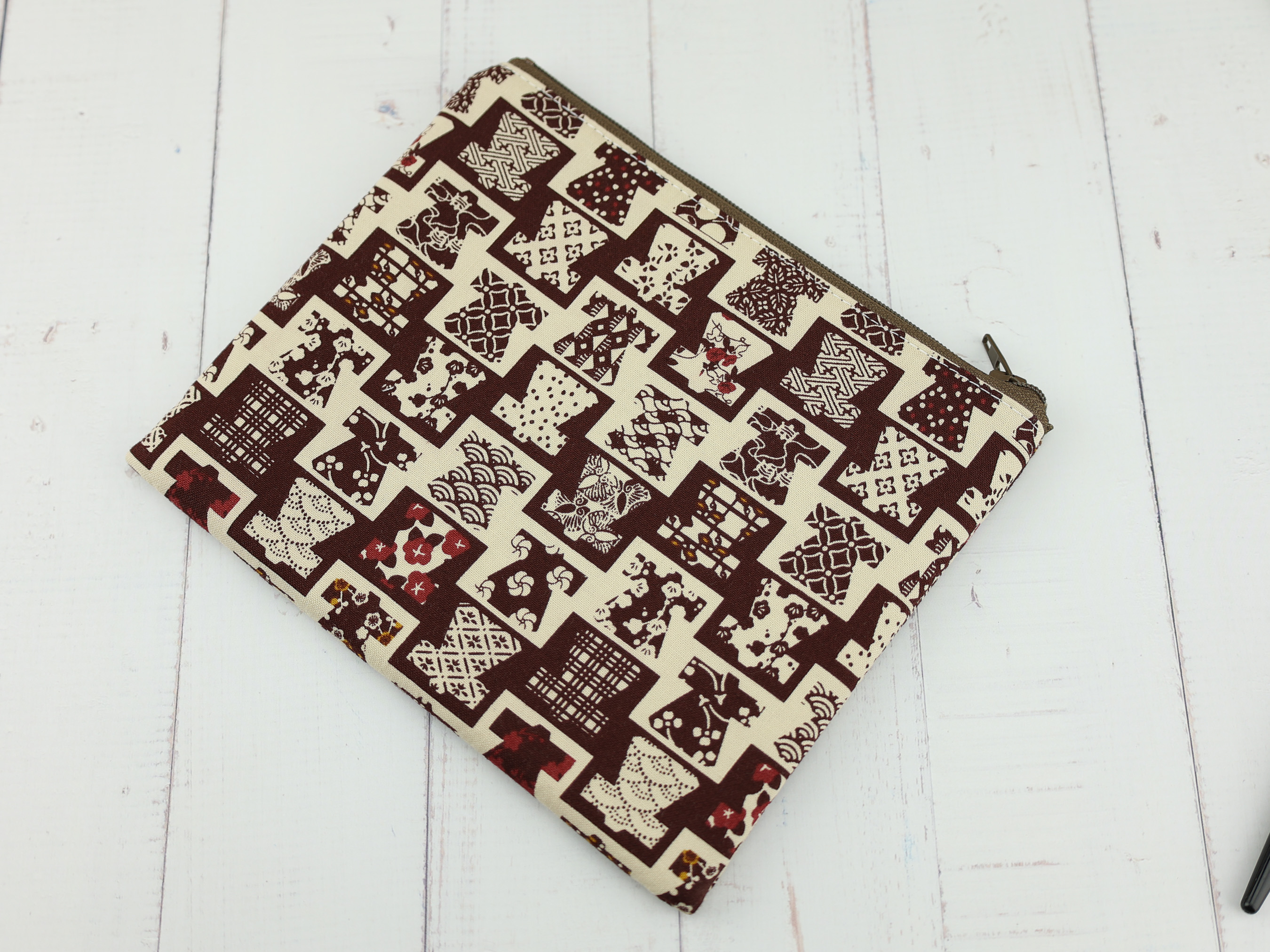 Kimono Pattern Pouch – Japanese Zipper Bag with Mini Kimonos and Classic Wagara Prints