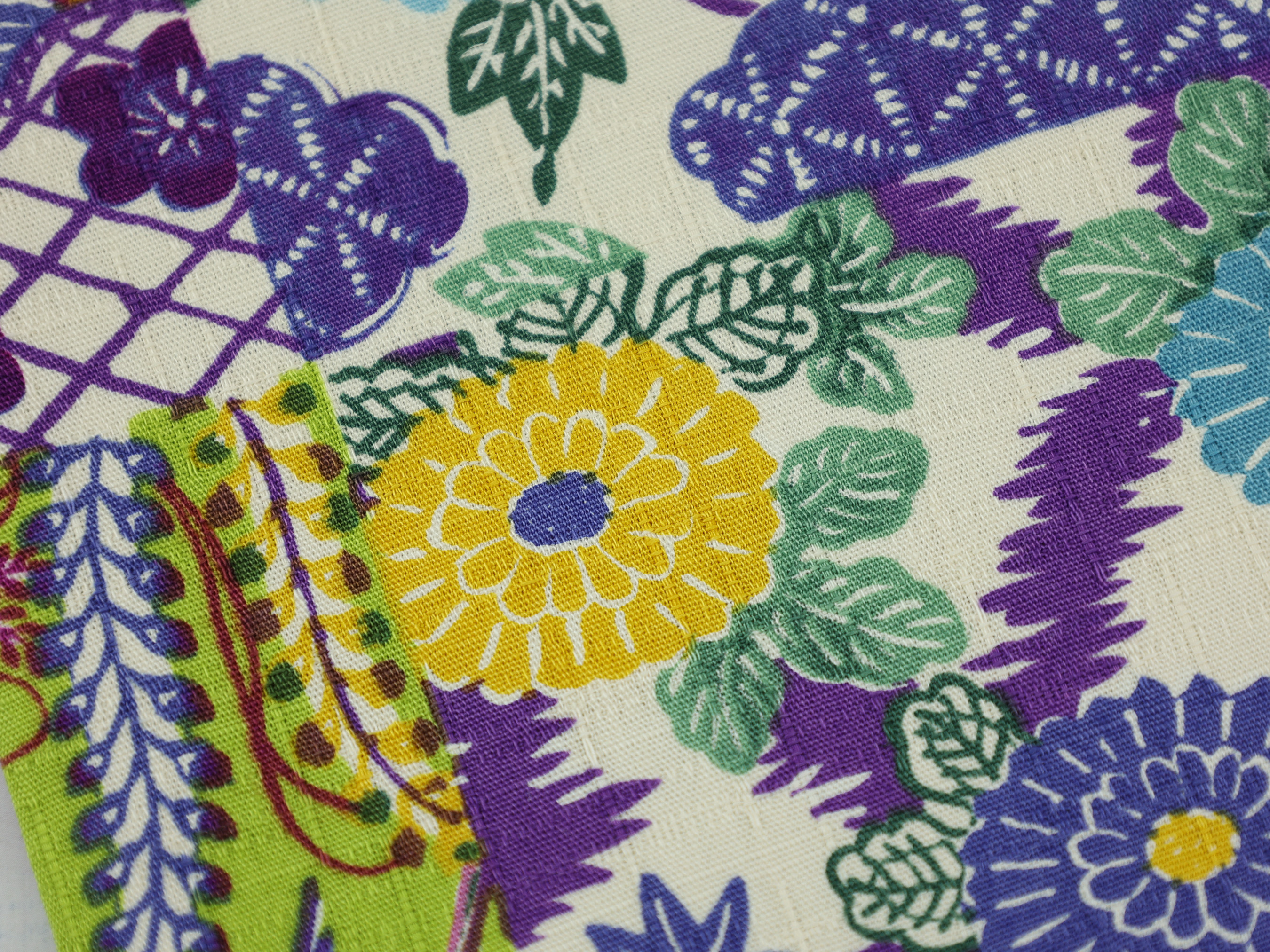 Colorful Japanese Pouch – Traditional Zipper Bag with Flowers, Bird and Geometric Wagara Mix