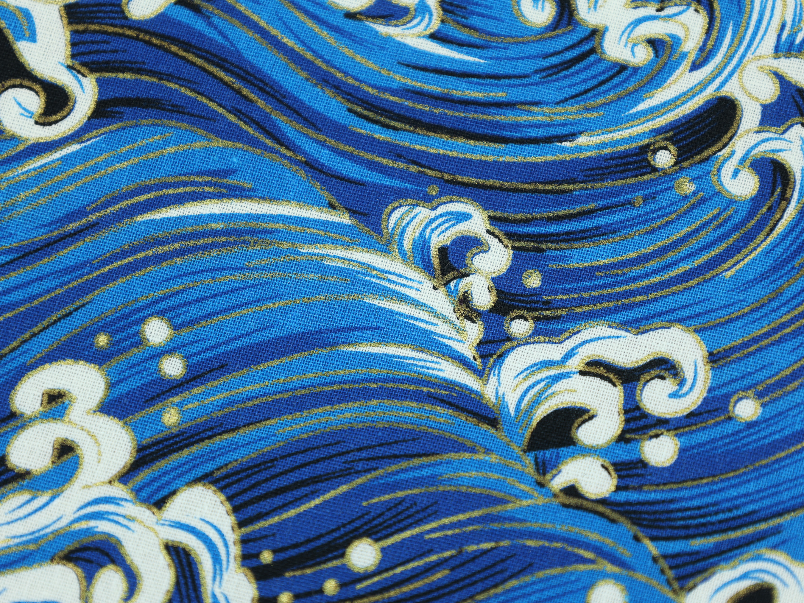 Blue Wave Japanese Pouch – Ocean-Inspired Zipper Bag with Seigaiha-Style Great Wave Pattern