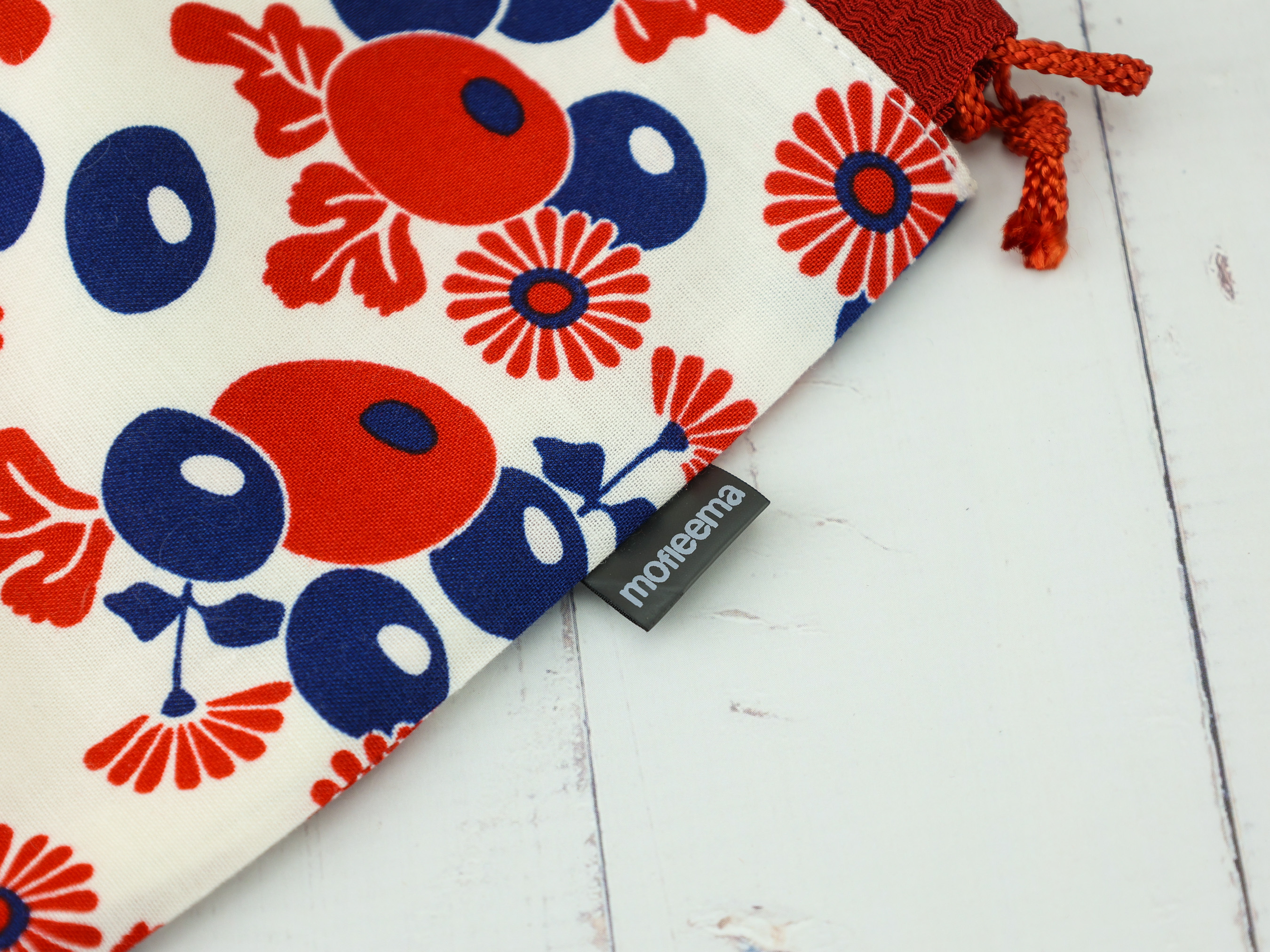 Retro Japanese Drawstring Pouch – Ume & Kiku Floral Pattern in Red and Navy