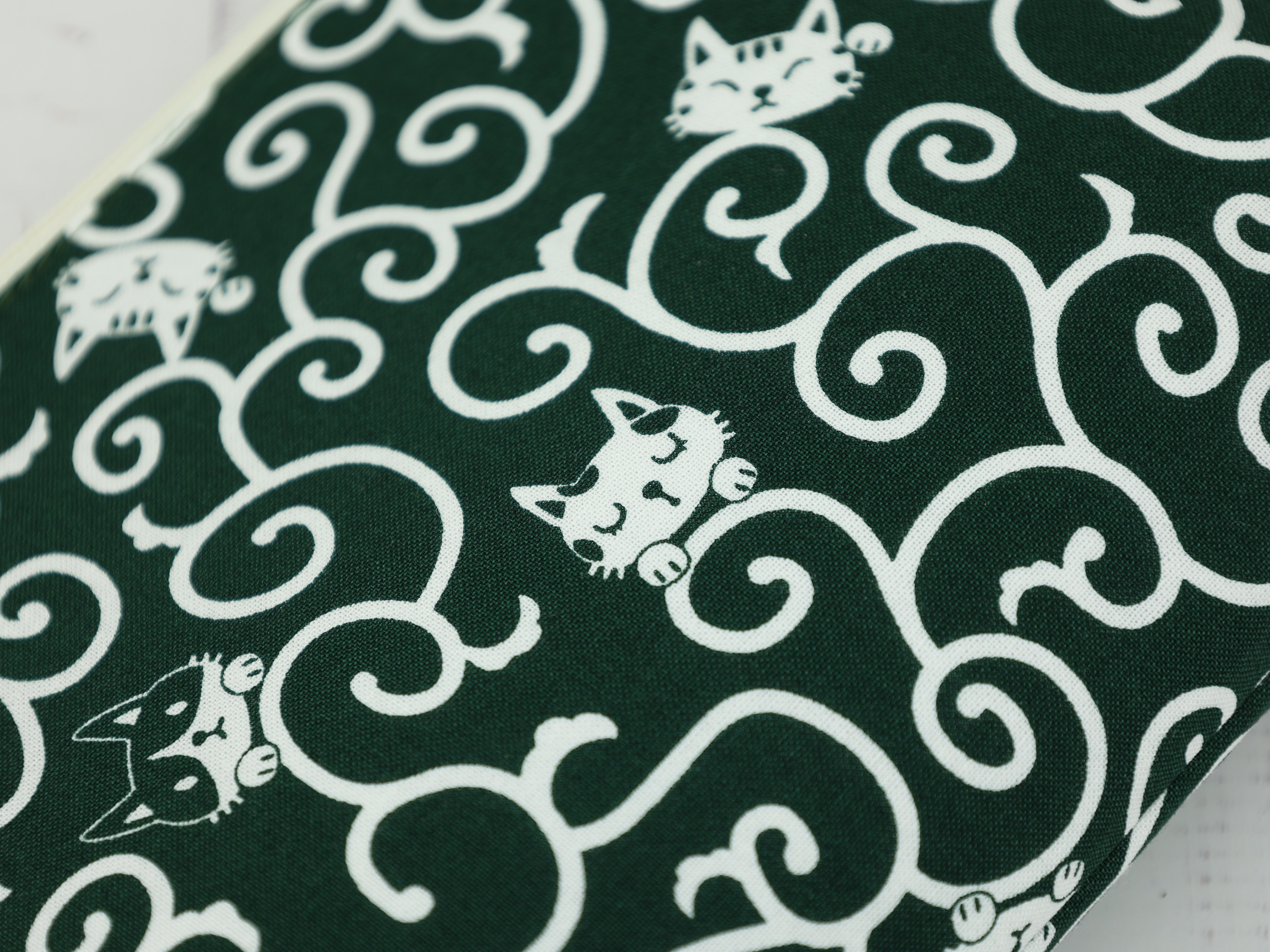 Cat and Karakusa Pattern Zipper Pouch – Japanese Green Cotton Makeup Bag, Cute Gift for Cat Lover