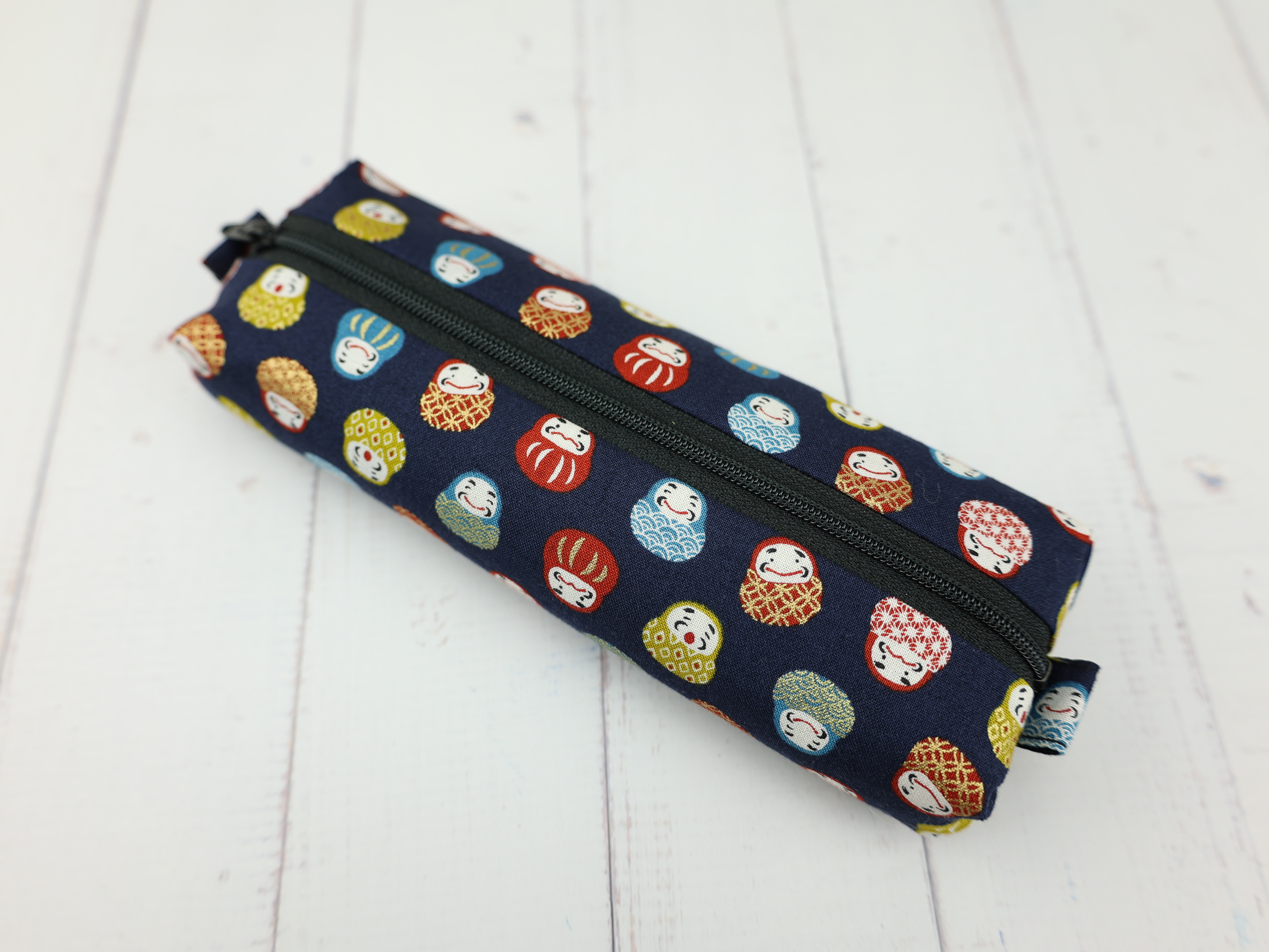 Daruma Zipper Pouch – Soft Flat Pencil Case with Japanese Lucky Charm Pattern, Cotton & Lined