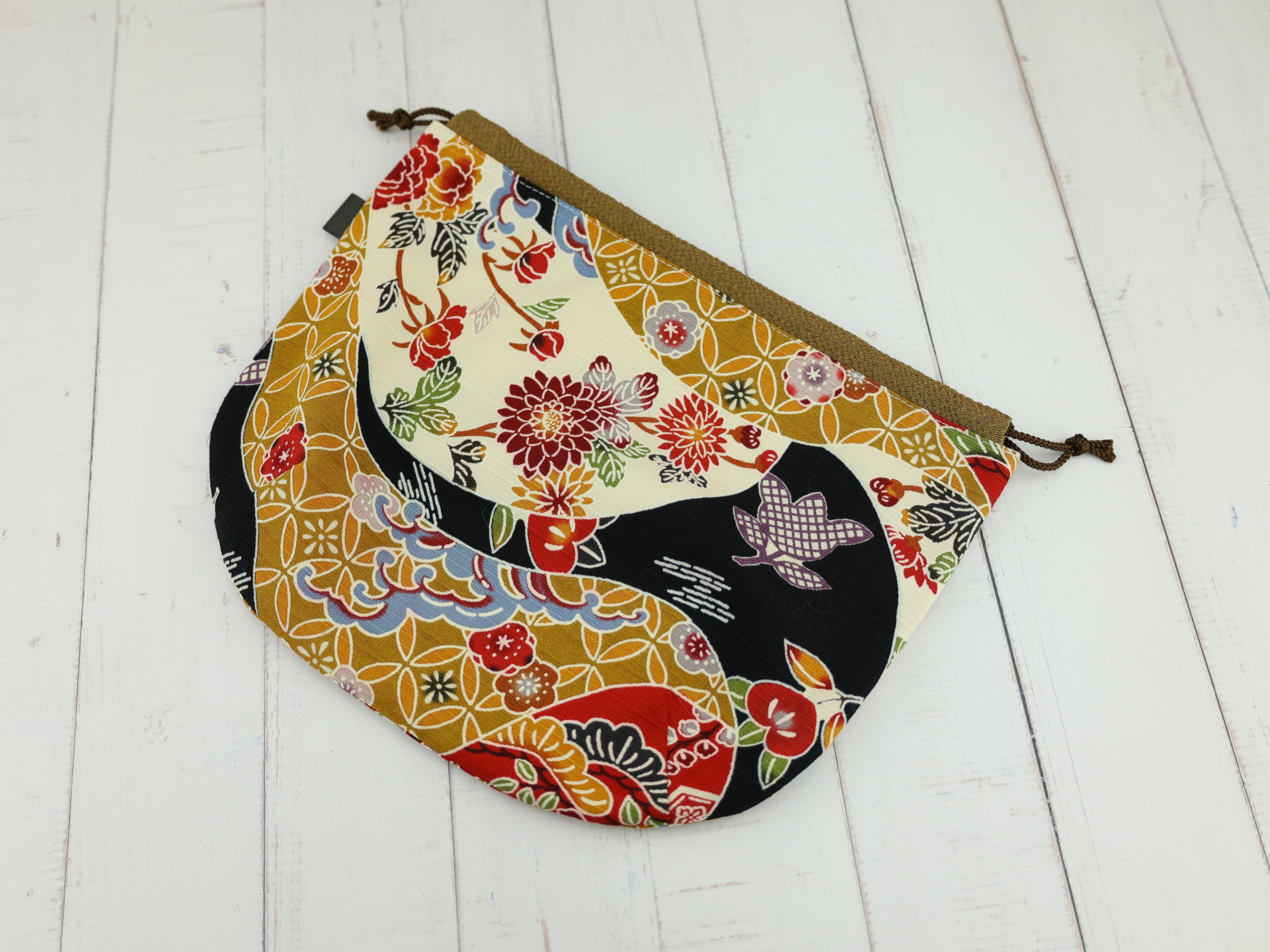 Japanese Retro Motif Pouch – Colorful Drawstring Bag with Kimono Pattern
