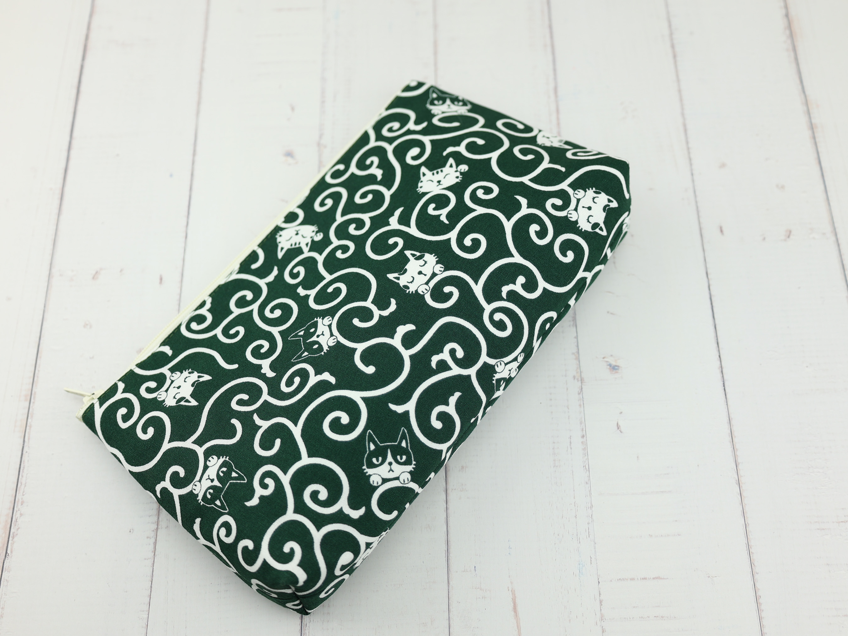 Cat and Karakusa Pattern Zipper Pouch – Japanese Green Cotton Makeup Bag, Cute Gift for Cat Lover