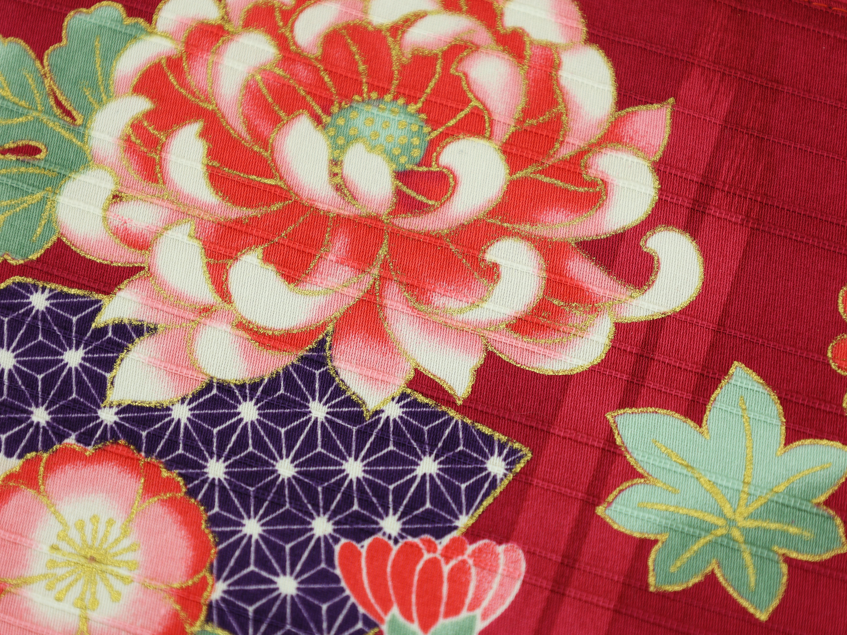 Red Japanese Zipper Pouch – Elegant Fan & Peony Design with Classic Wagara Motifs and Gold Accents