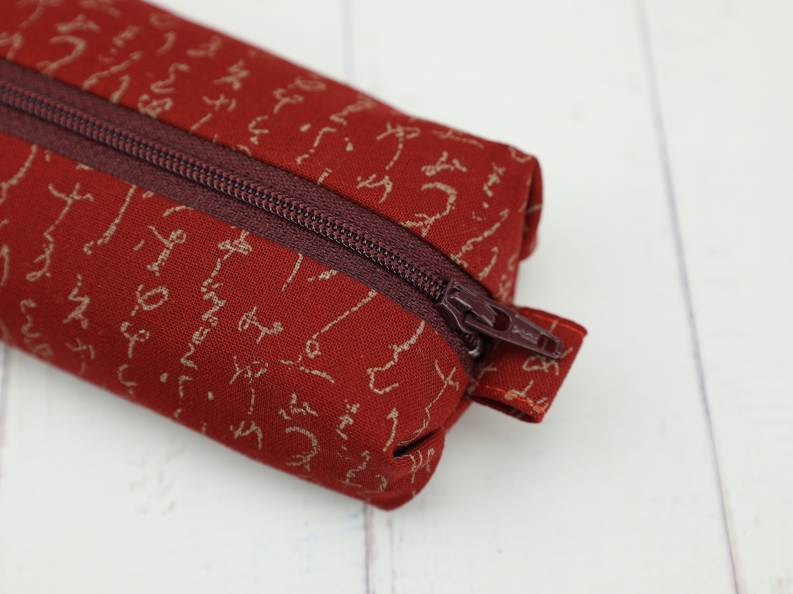 Vintage Script Zipper Pouch – Soft Japanese Pencil Case in Calligraphy-Style Fabric, Lined & Lightweight