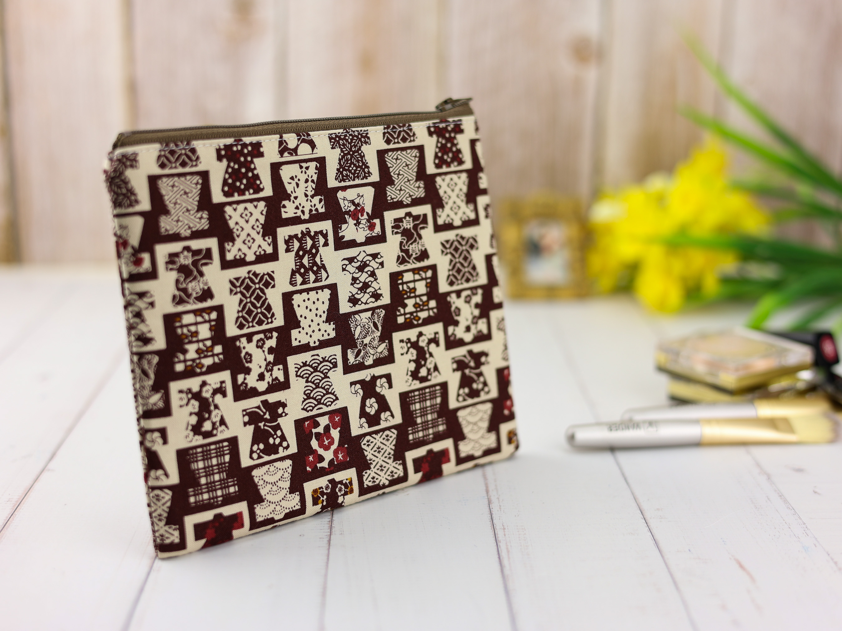 Kimono Pattern Pouch – Japanese Zipper Bag with Mini Kimonos and Classic Wagara Prints