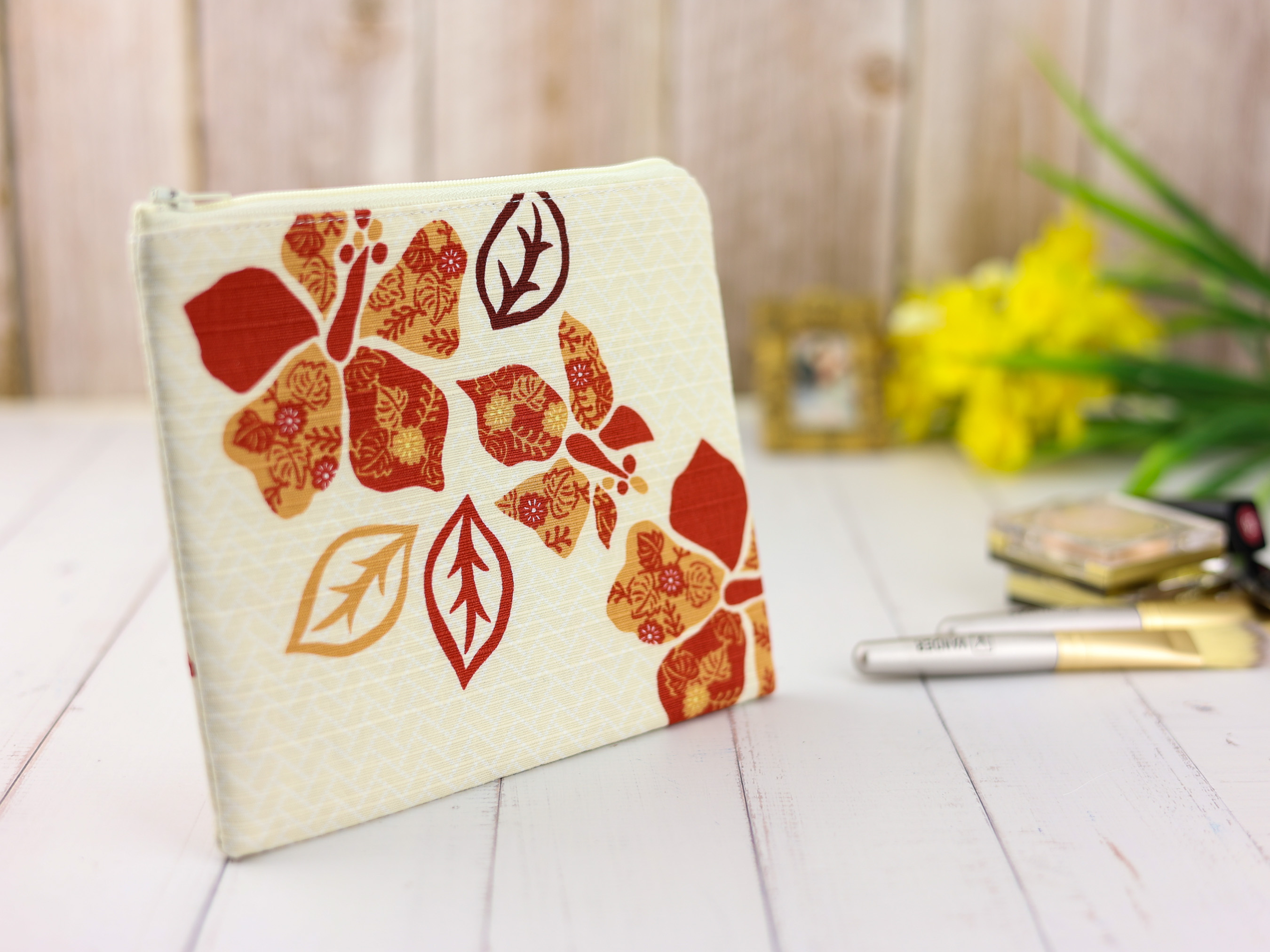 Ivory Zipper Pouch – Japanese Hibiscus Print Bag with Red Tropical Flowers and Leaf Design