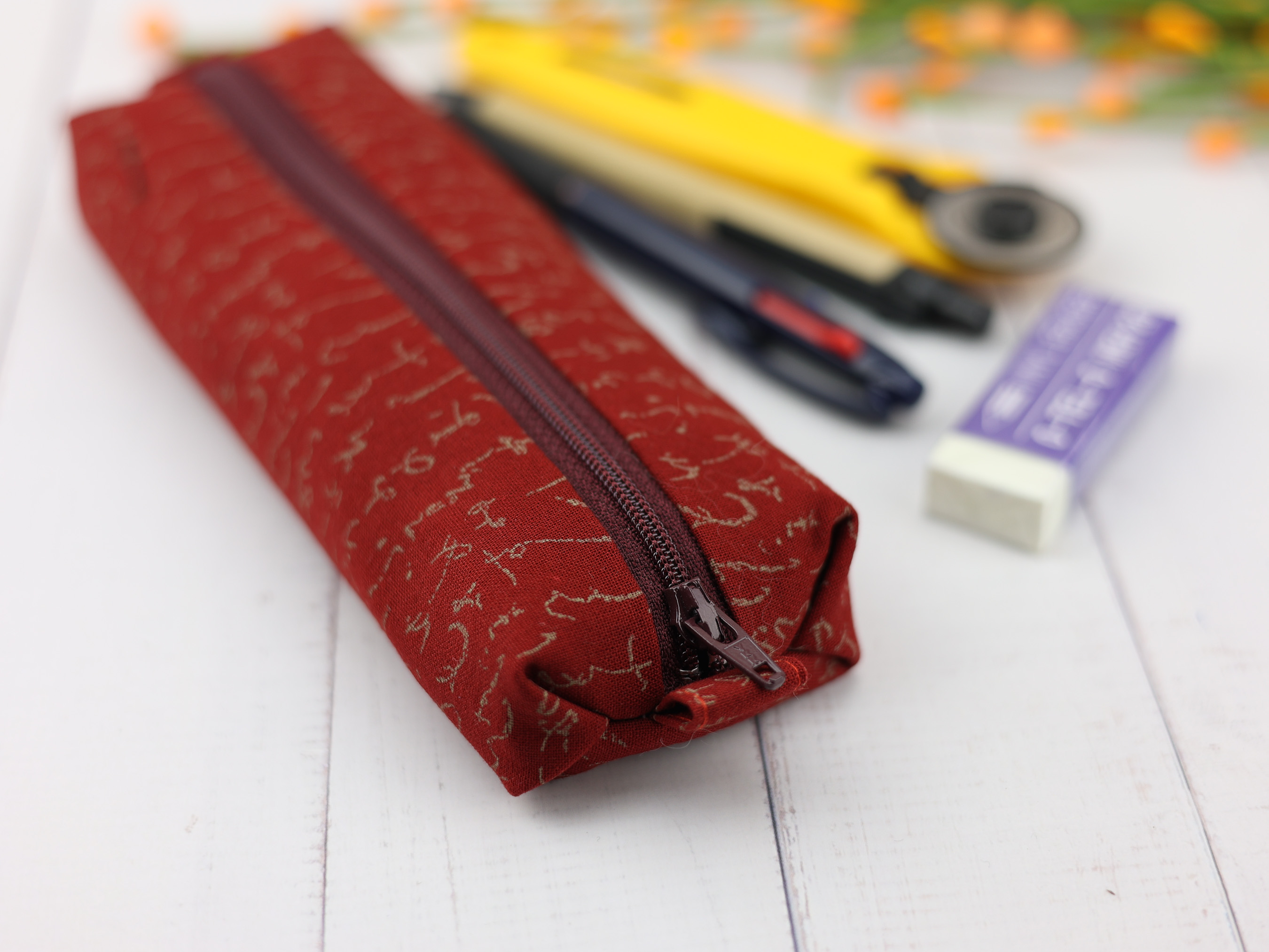 Vintage Script Zipper Pouch – Soft Japanese Pencil Case in Calligraphy-Style Fabric, Lined & Lightweight