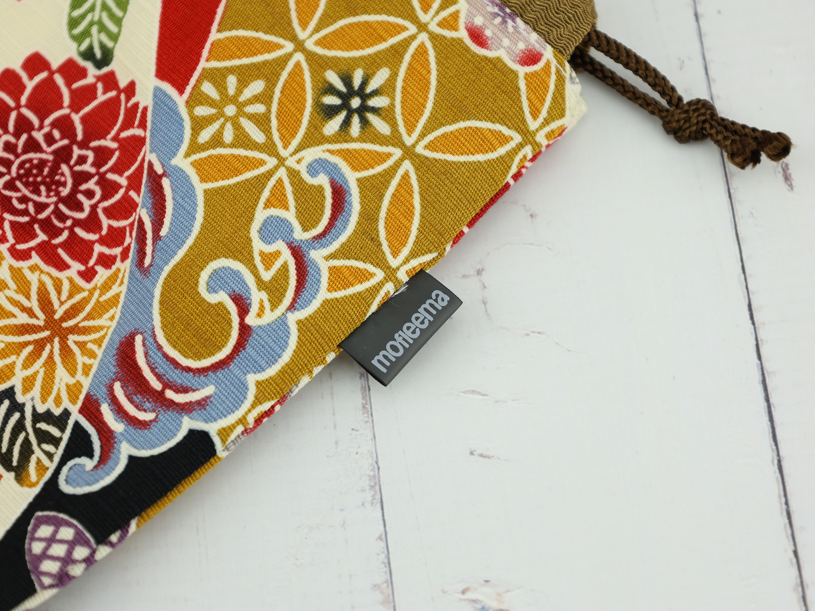 Japanese Retro Motif Pouch – Colorful Drawstring Bag with Kimono Pattern