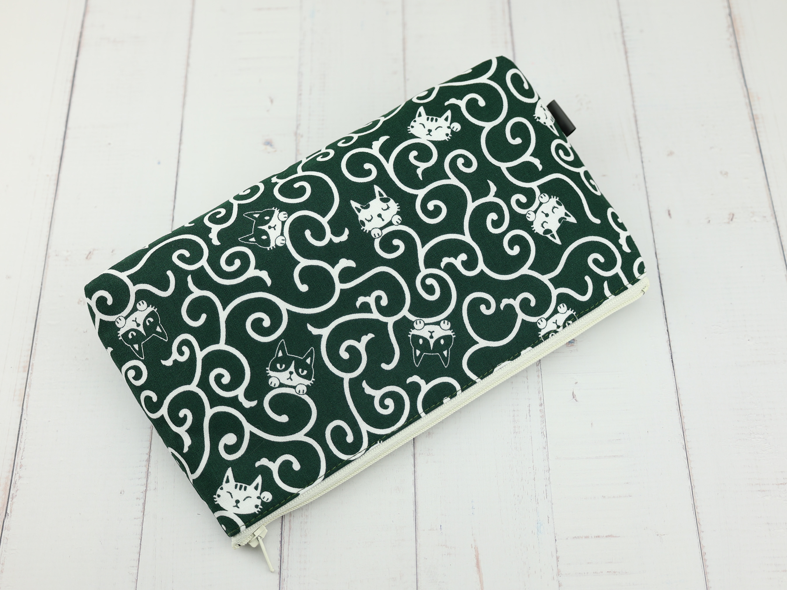 Cat and Karakusa Pattern Zipper Pouch – Japanese Green Cotton Makeup Bag, Cute Gift for Cat Lover