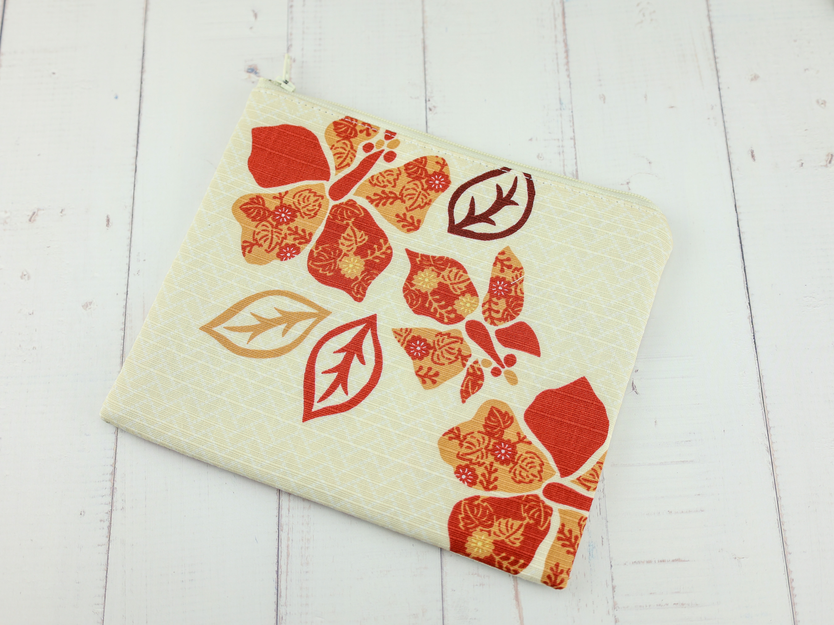Ivory Zipper Pouch – Japanese Hibiscus Print Bag with Red Tropical Flowers and Leaf Design