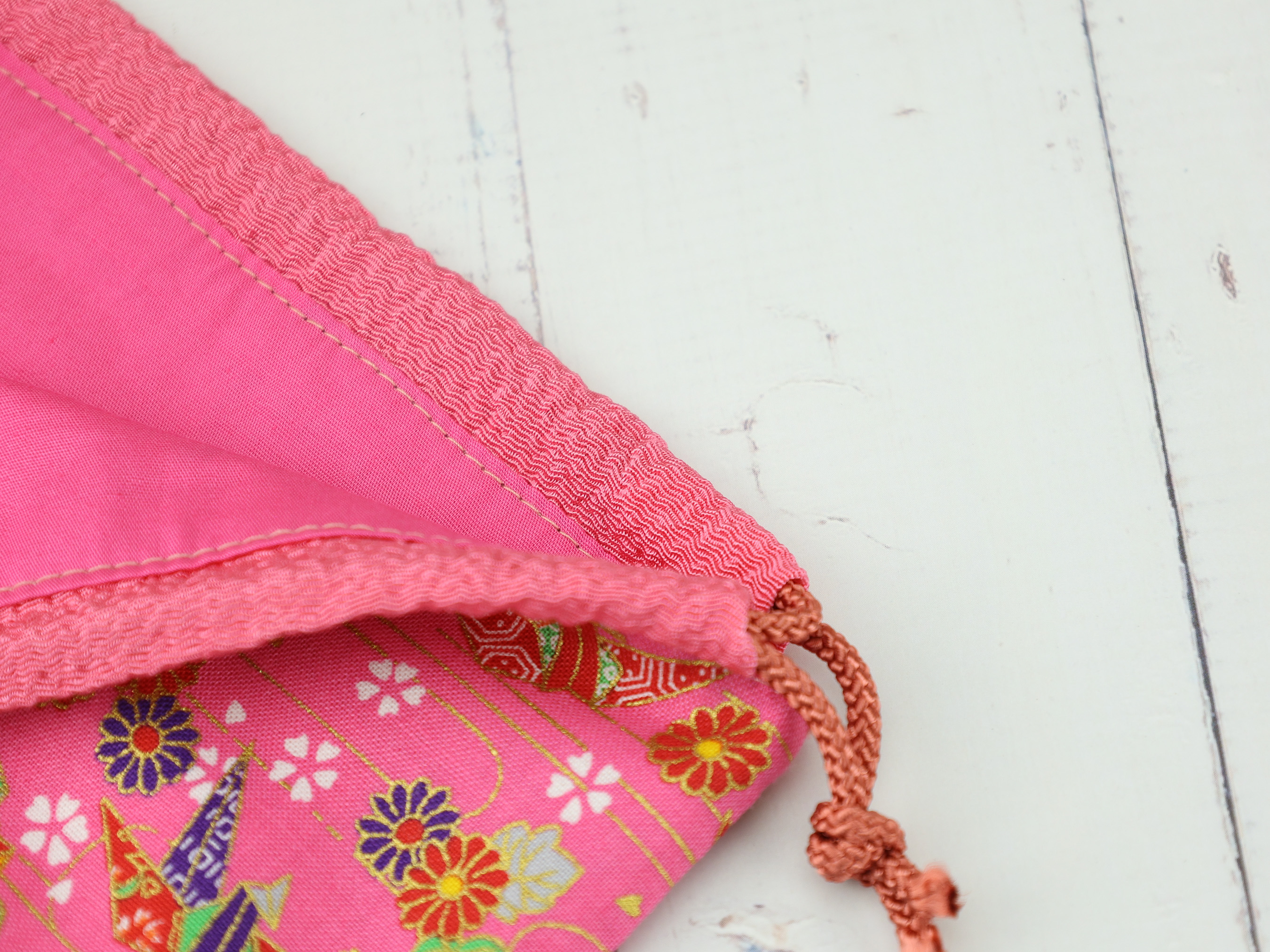 Japanese Origami Crane Pouch – Pink Drawstring Bag with Floral Print