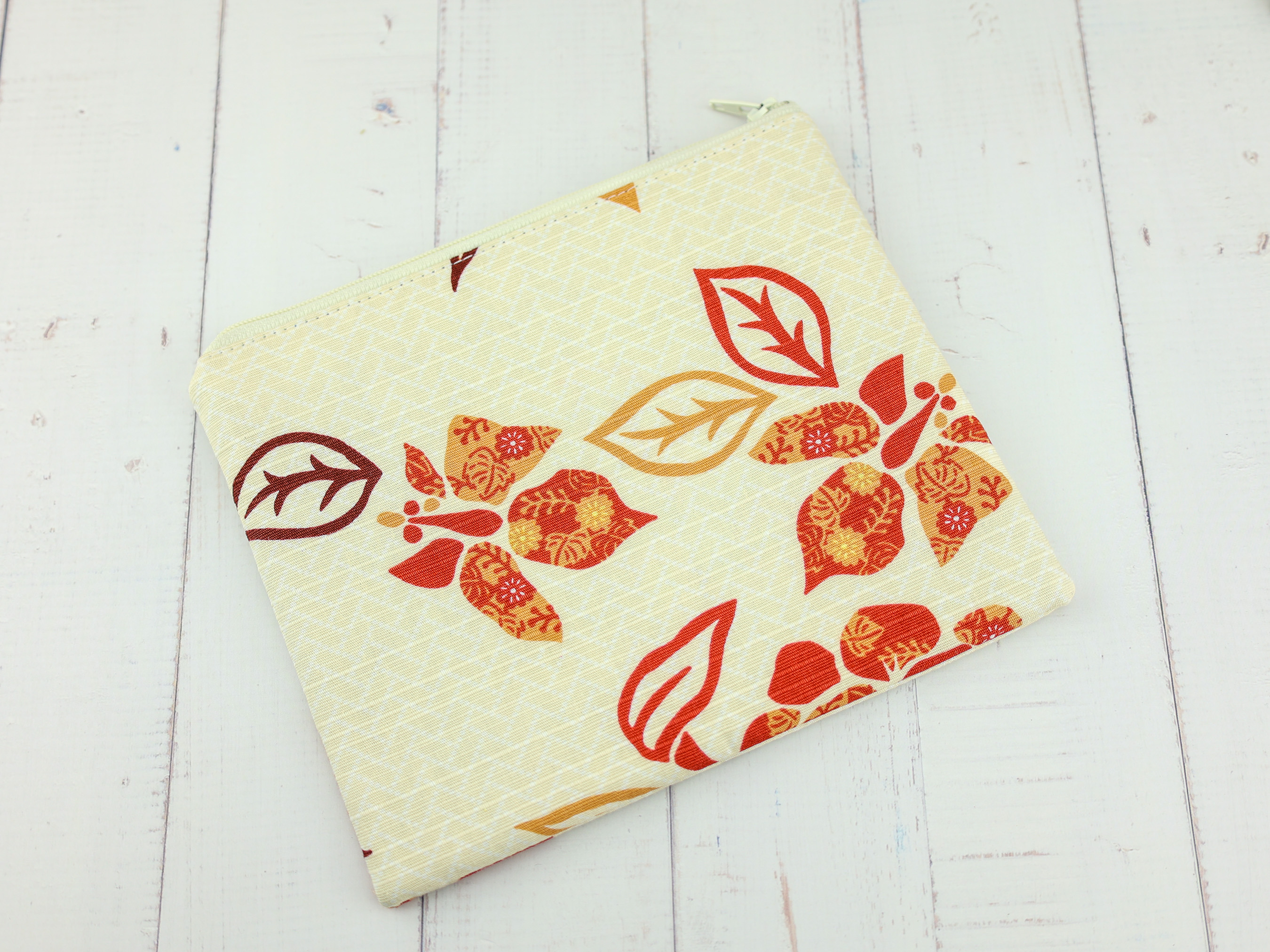 Ivory Zipper Pouch – Japanese Hibiscus Print Bag with Red Tropical Flowers and Leaf Design