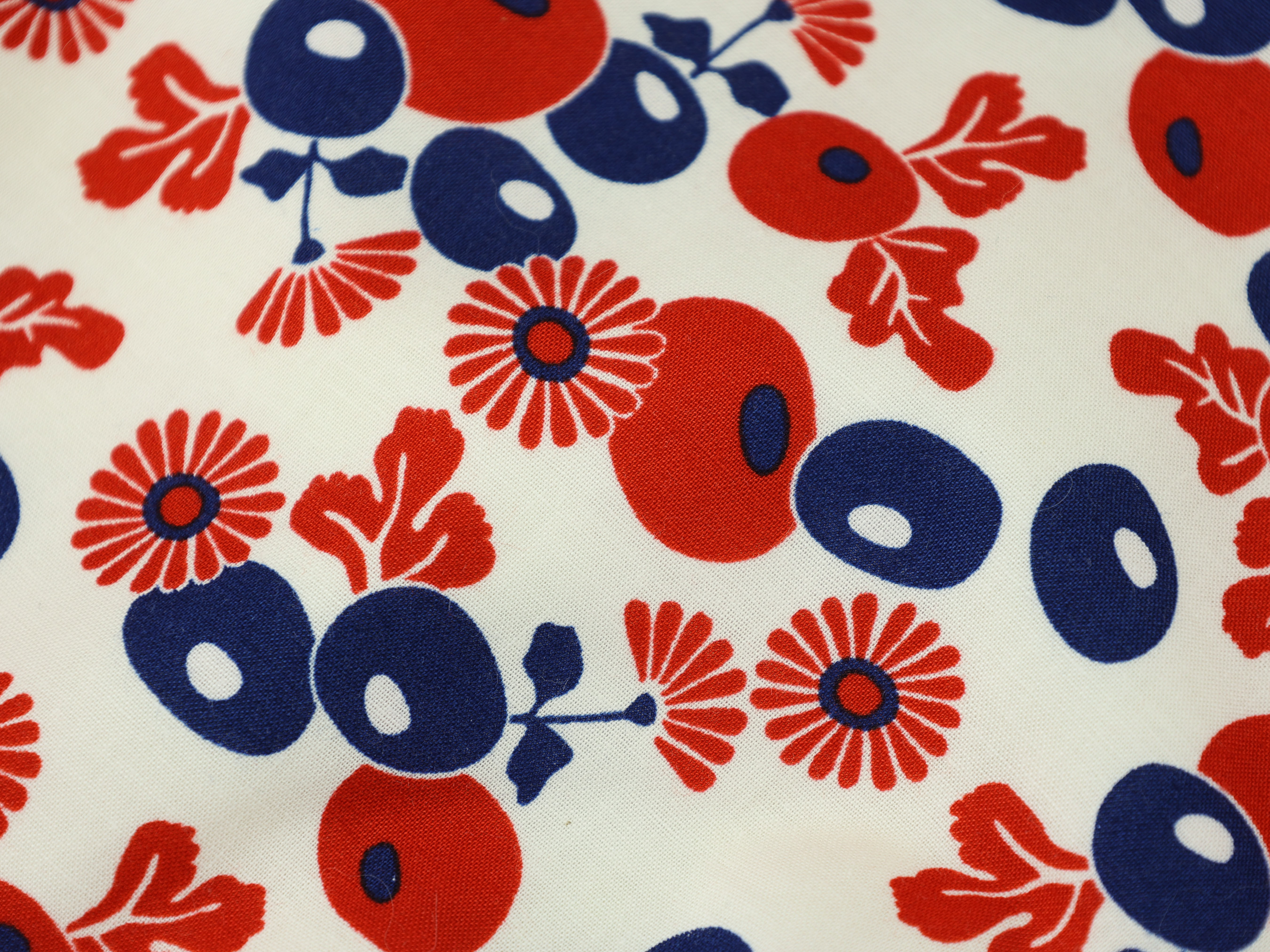 Retro Japanese Drawstring Pouch – Ume & Kiku Floral Pattern in Red and Navy