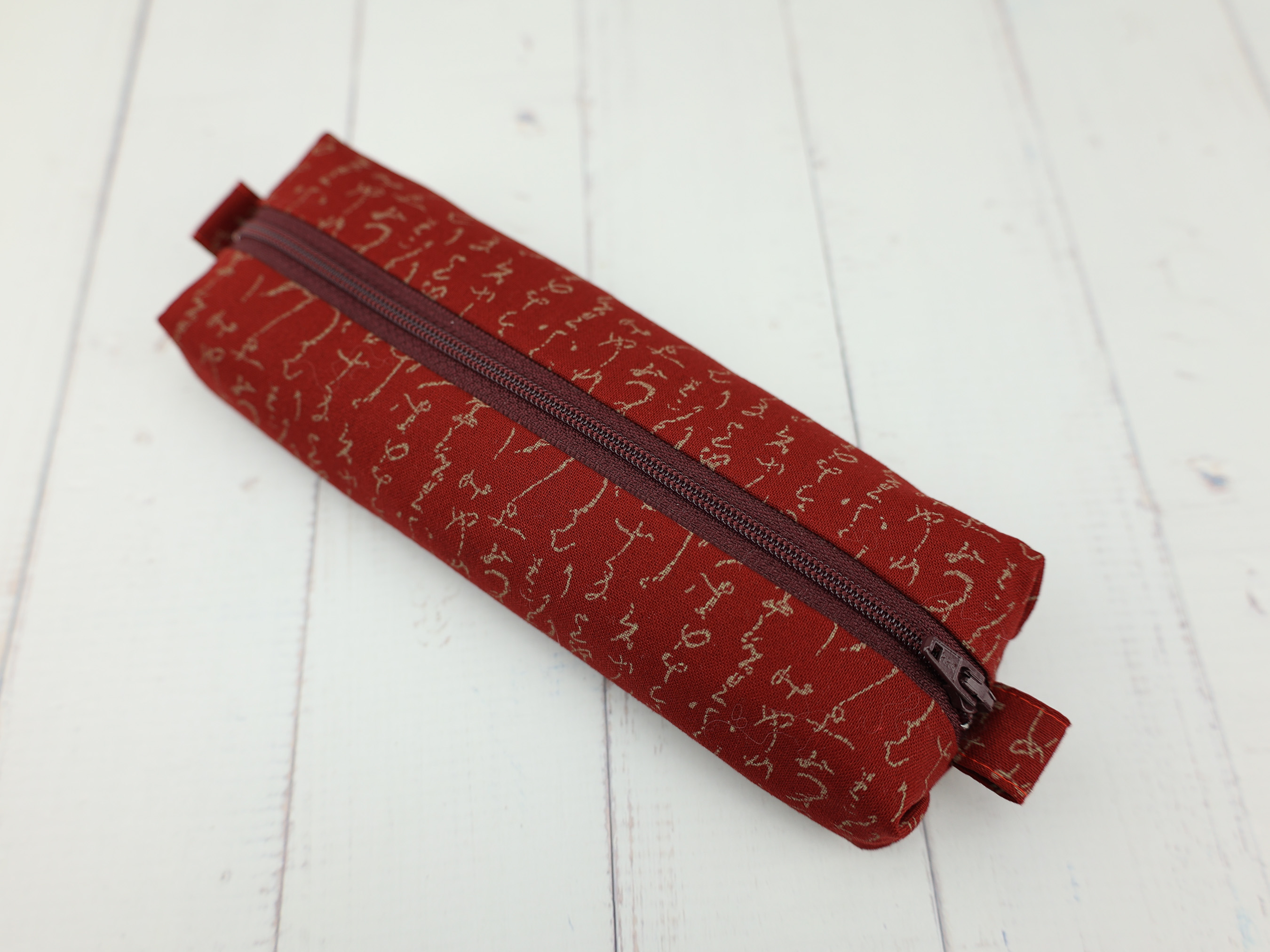 Vintage Script Zipper Pouch – Soft Japanese Pencil Case in Calligraphy-Style Fabric, Lined & Lightweight