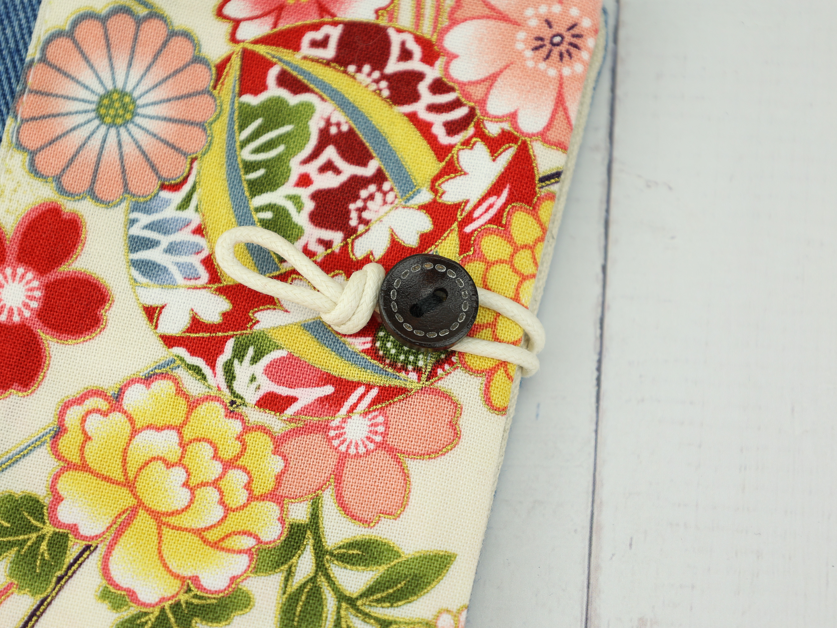 Temari Floral Pad Holder – Japanese Pouch with Colorful Ball & Flower Motif, Cotton Canvas Lining