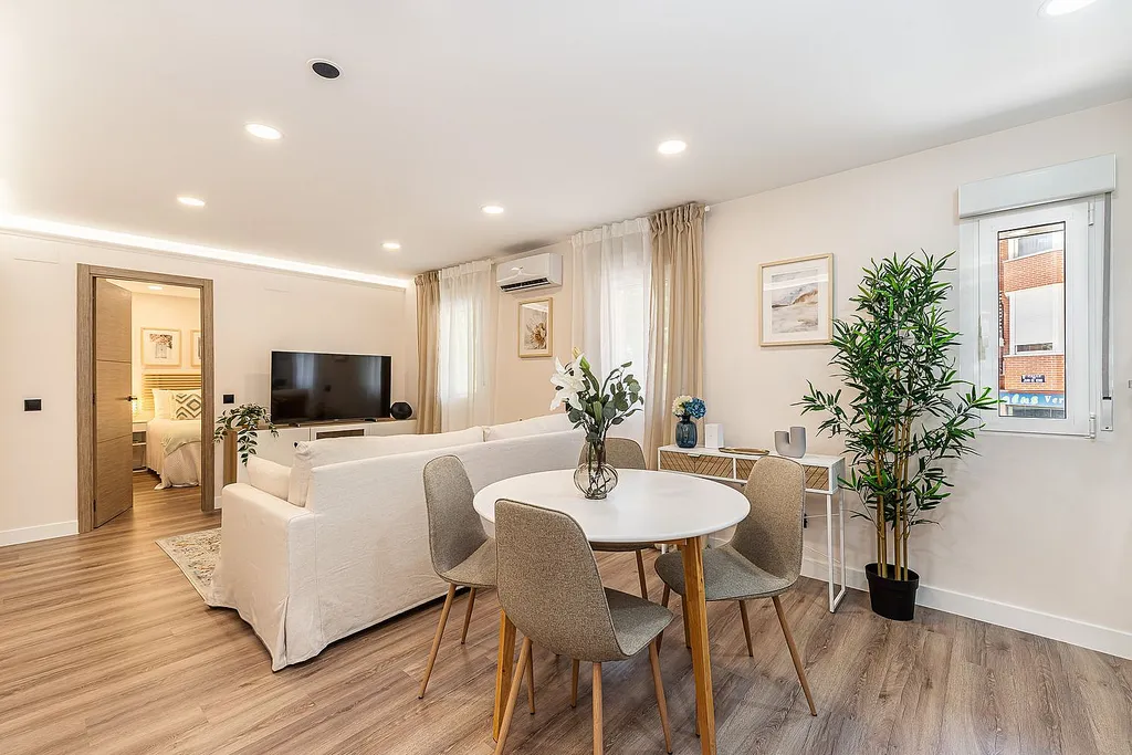 Piso Calle del Apóstol Santiago 21, Ventas Madrid