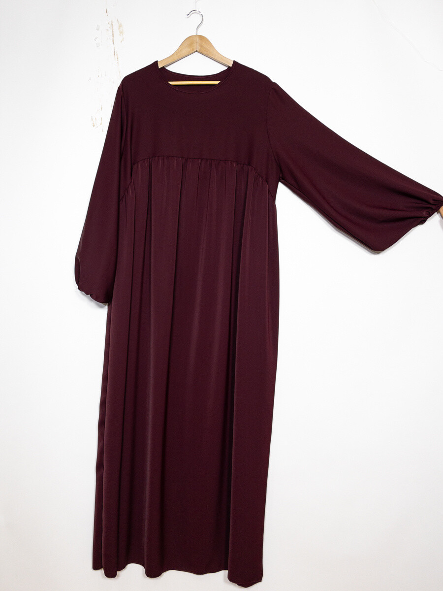 ABAYA CLASSIQUE EN SOIE DE MÉDINE – “ALYA”