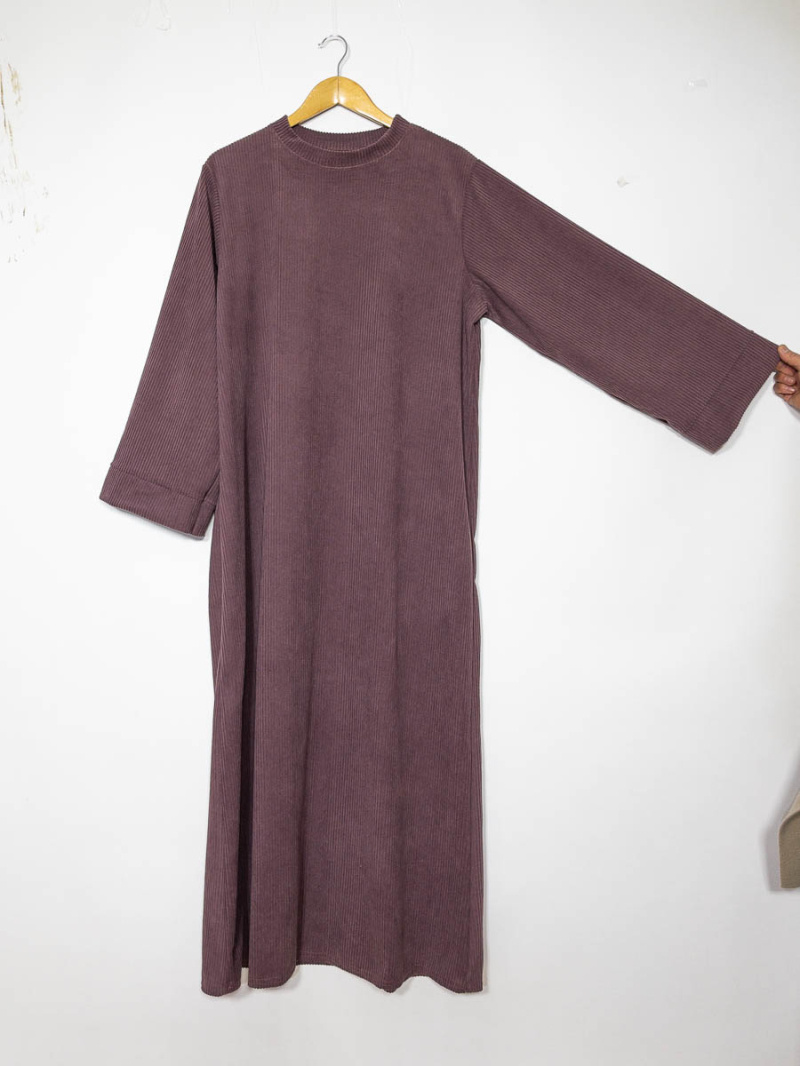 ABAYA VELOURS CÔTELÉ – “NOUR”