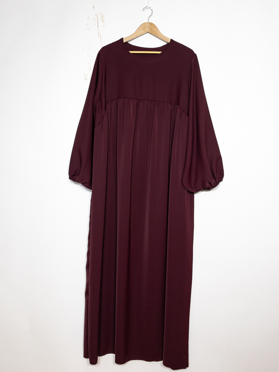 ABAYA CLASSIQUE EN SOIE DE MÉDINE – “ALYA”