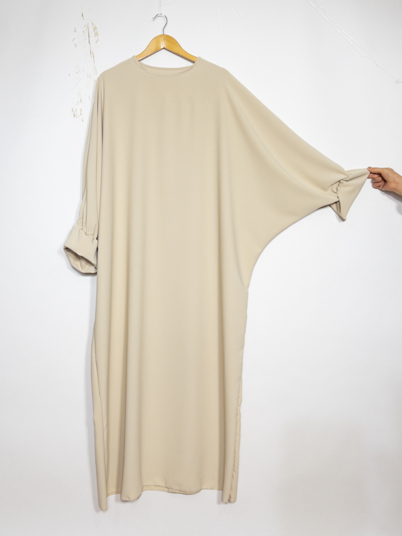 ABAYA PAPILLON EN SOIE DE MÉDINE – “MAYSA”