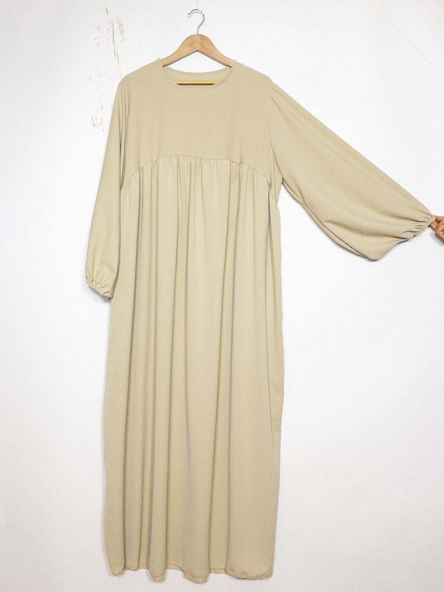 ABAYA CLASSIQUE EN SOIE DE MÉDINE – “ALYA”