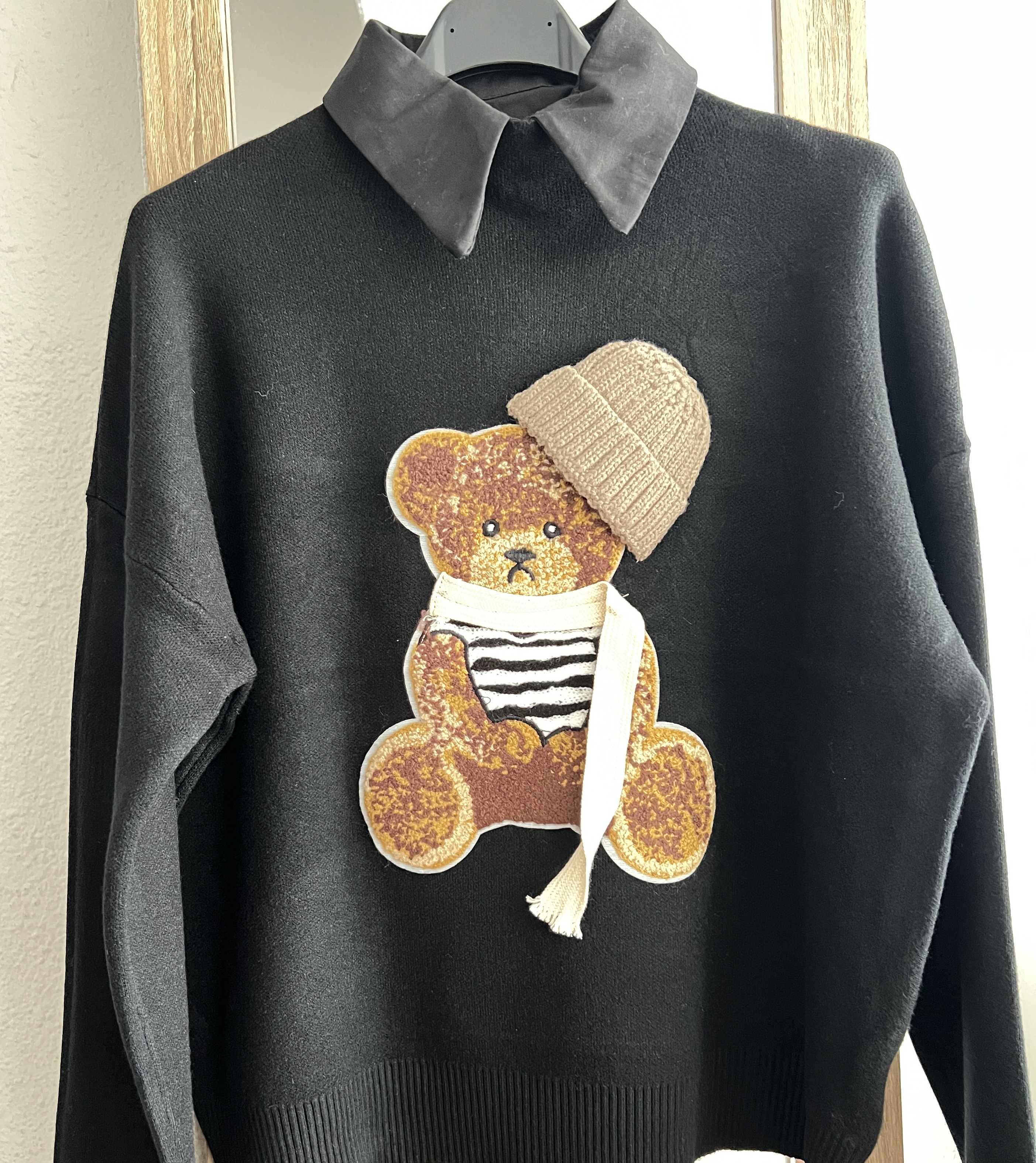 Suéter negro con osito