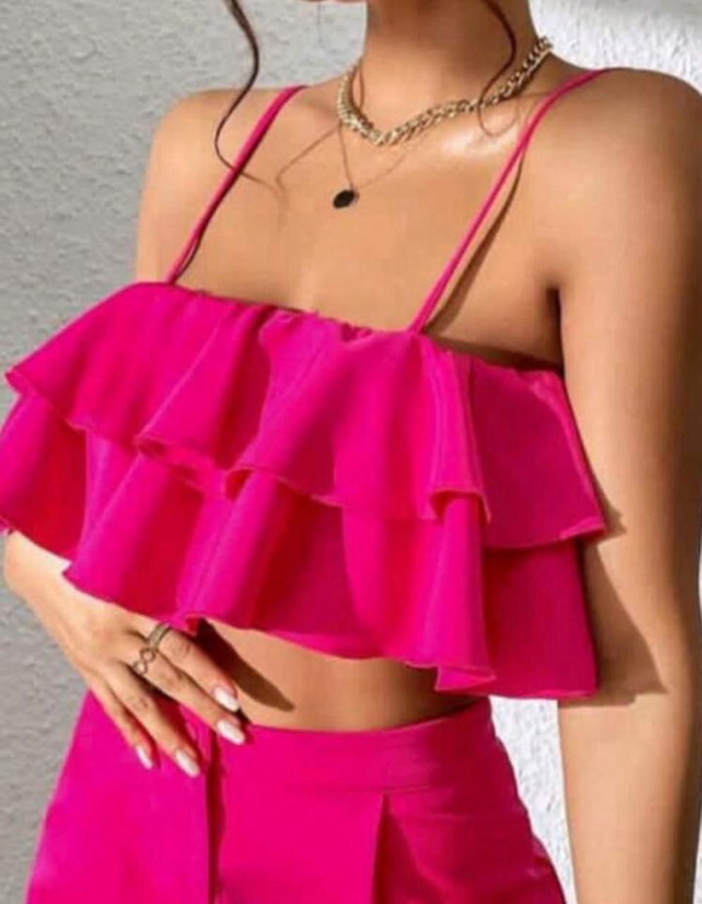   Top corto con delicado volantes