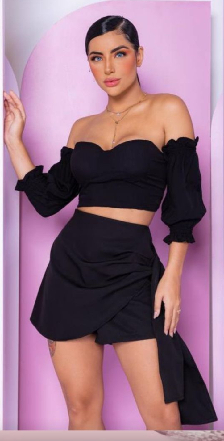 Conjunto de top y pantalon negro elegante