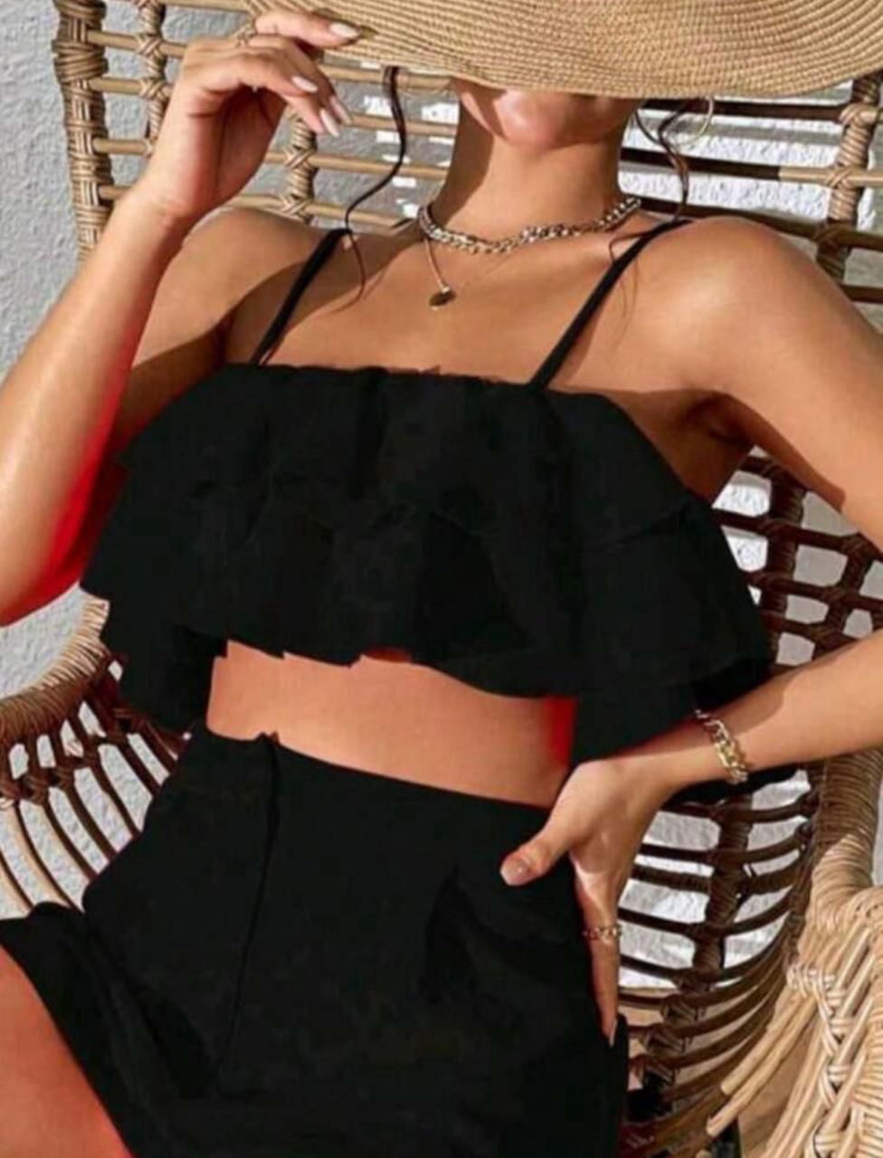 Top corto con delicado volantes