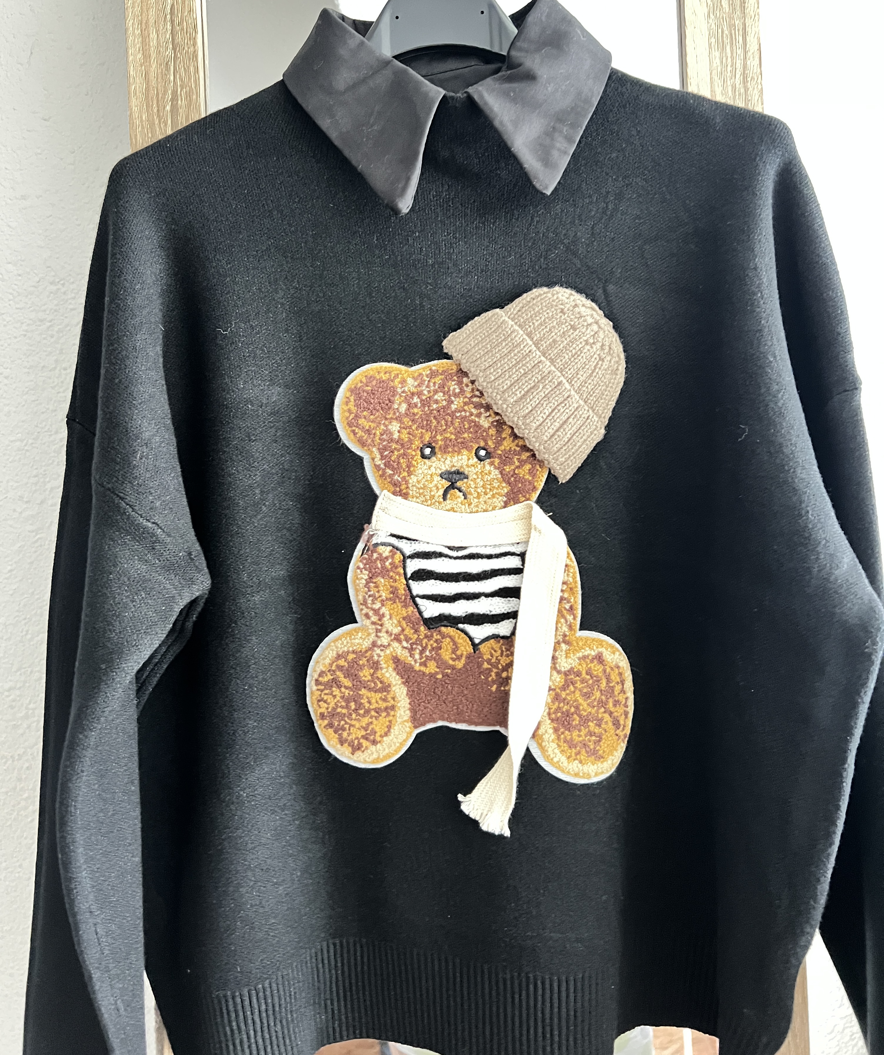 Suéter negro con osito