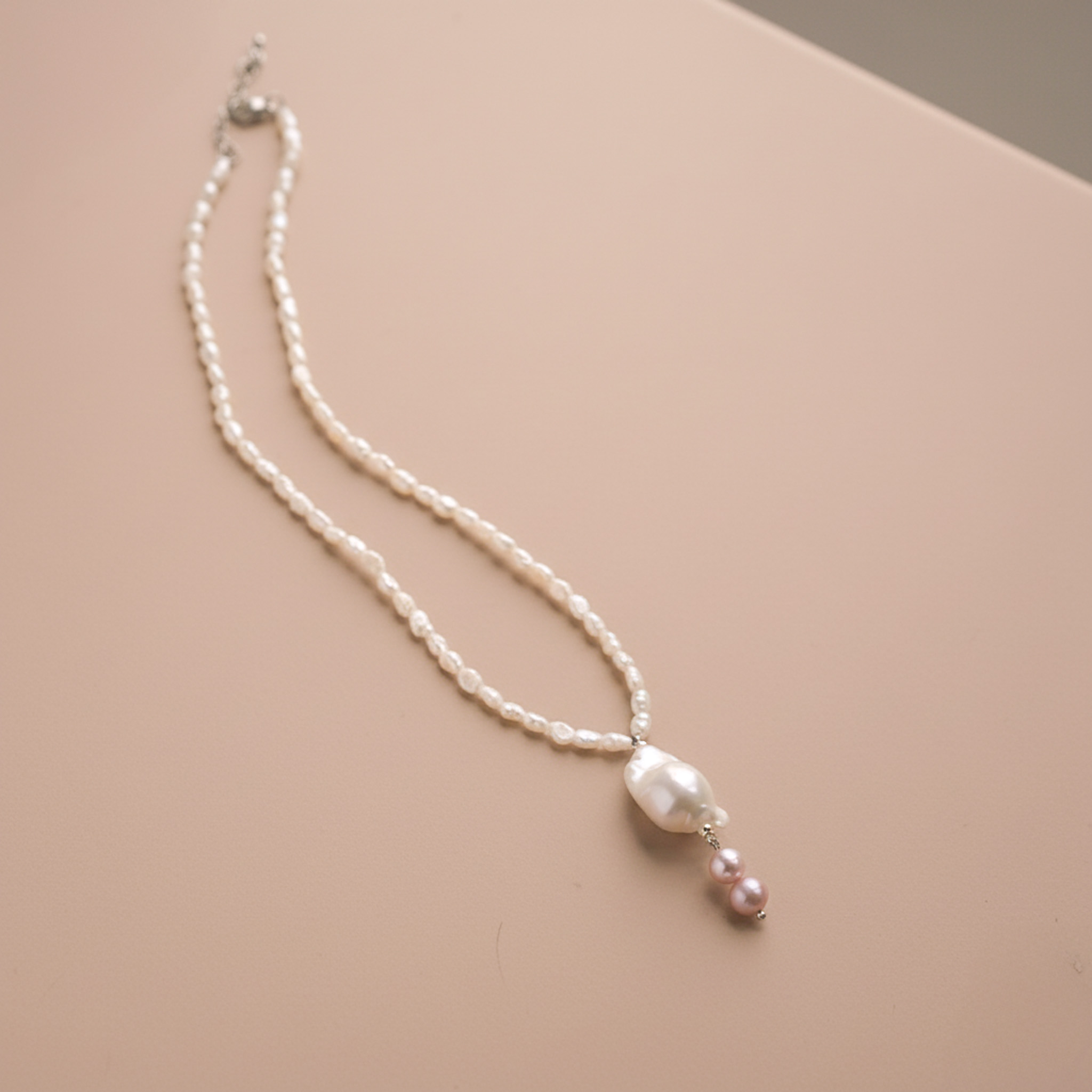 Elegant pearl necklace