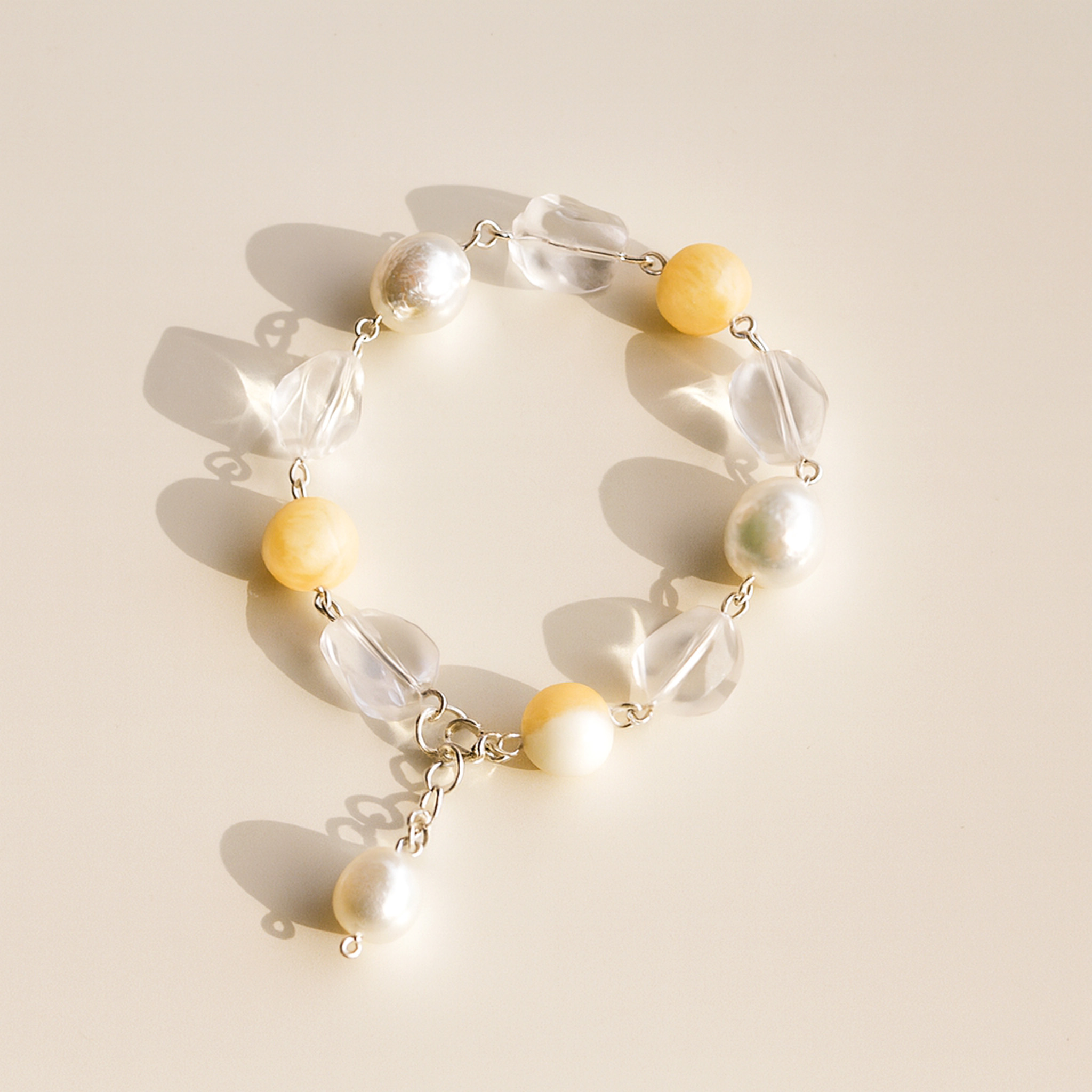 Elegant Pearl and Crystal Bracelet