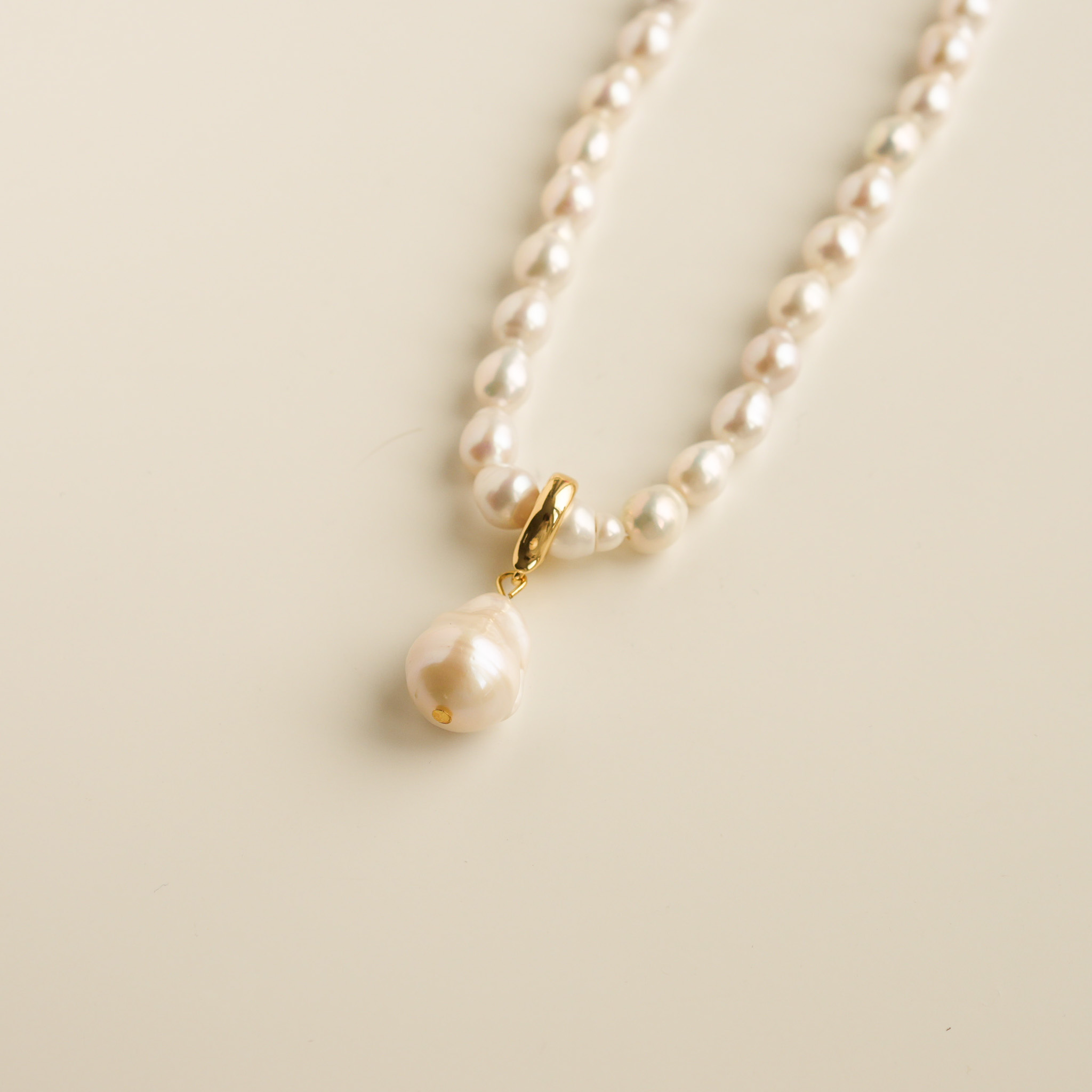 Pearl Necklace with Baroque Pendant