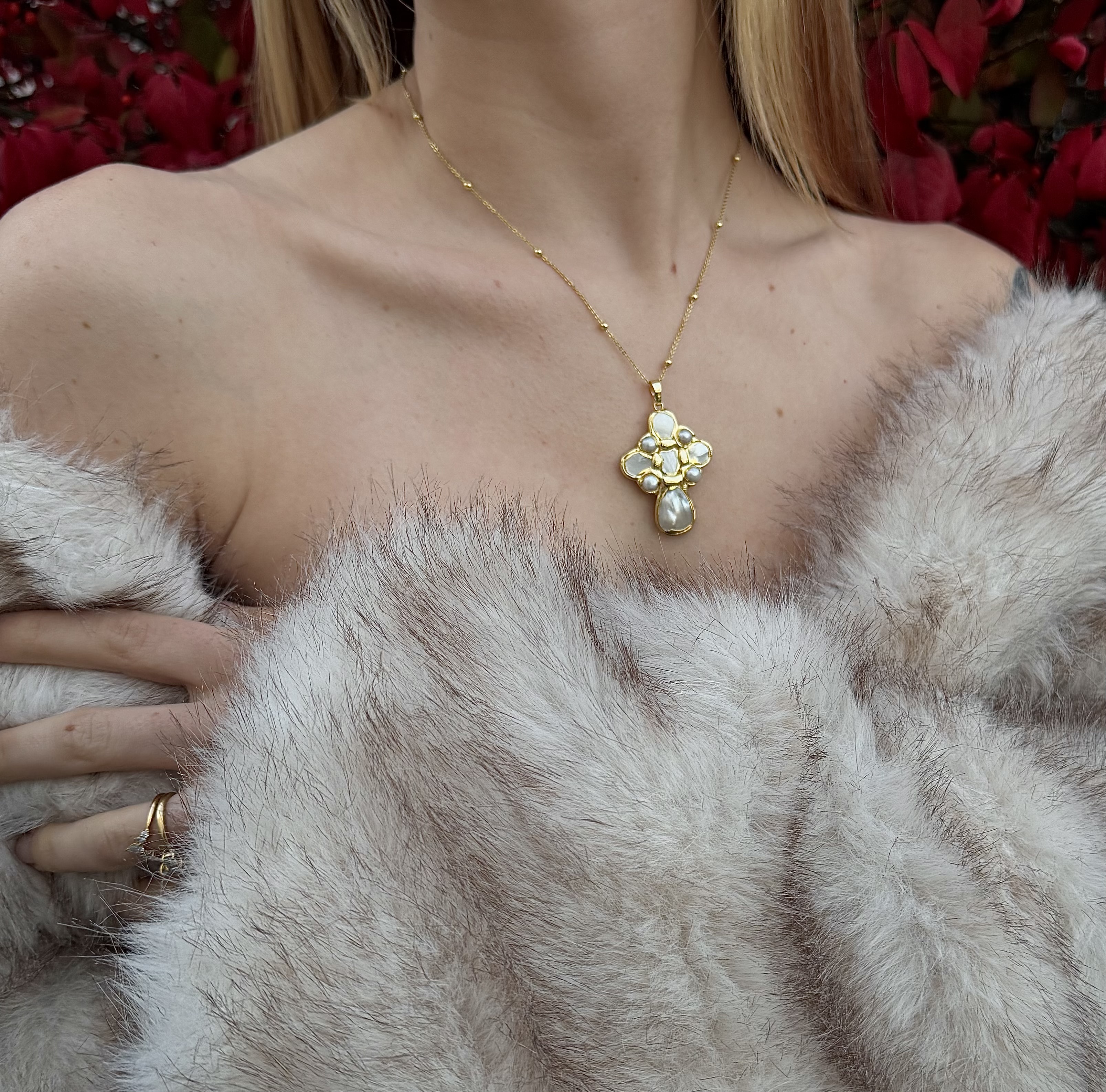 Mother of Pearl Pendant Cross Necklace 