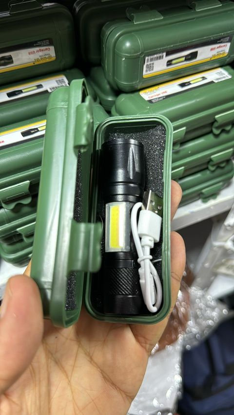 Lanterna tática portátil