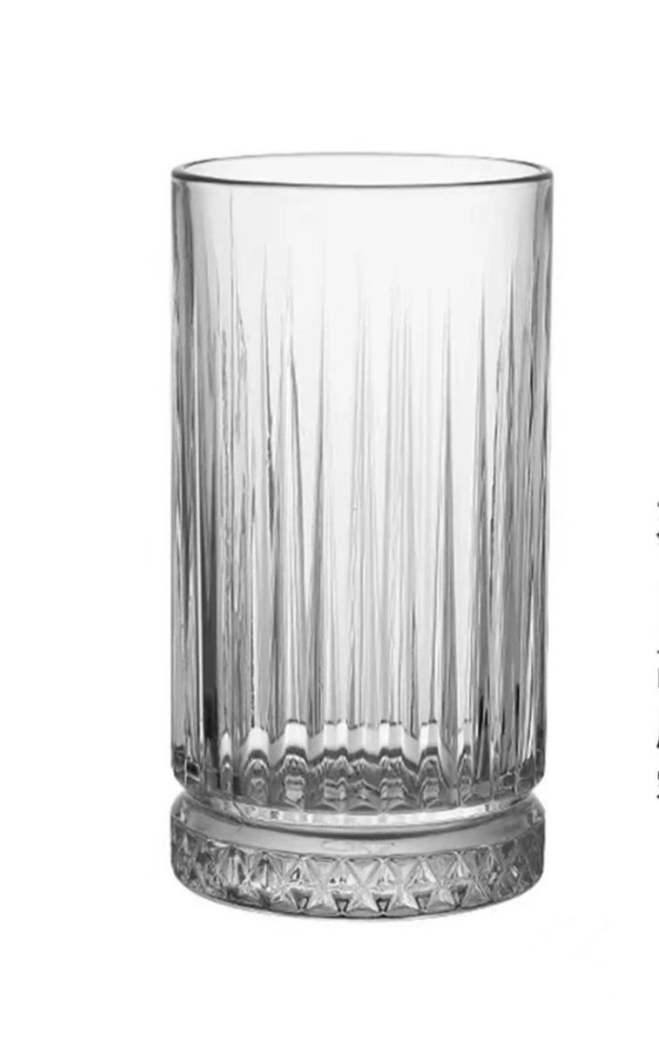 Copo de vidro transparente