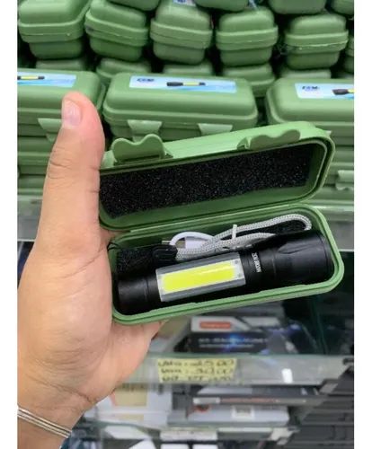 Lanterna tática portátil