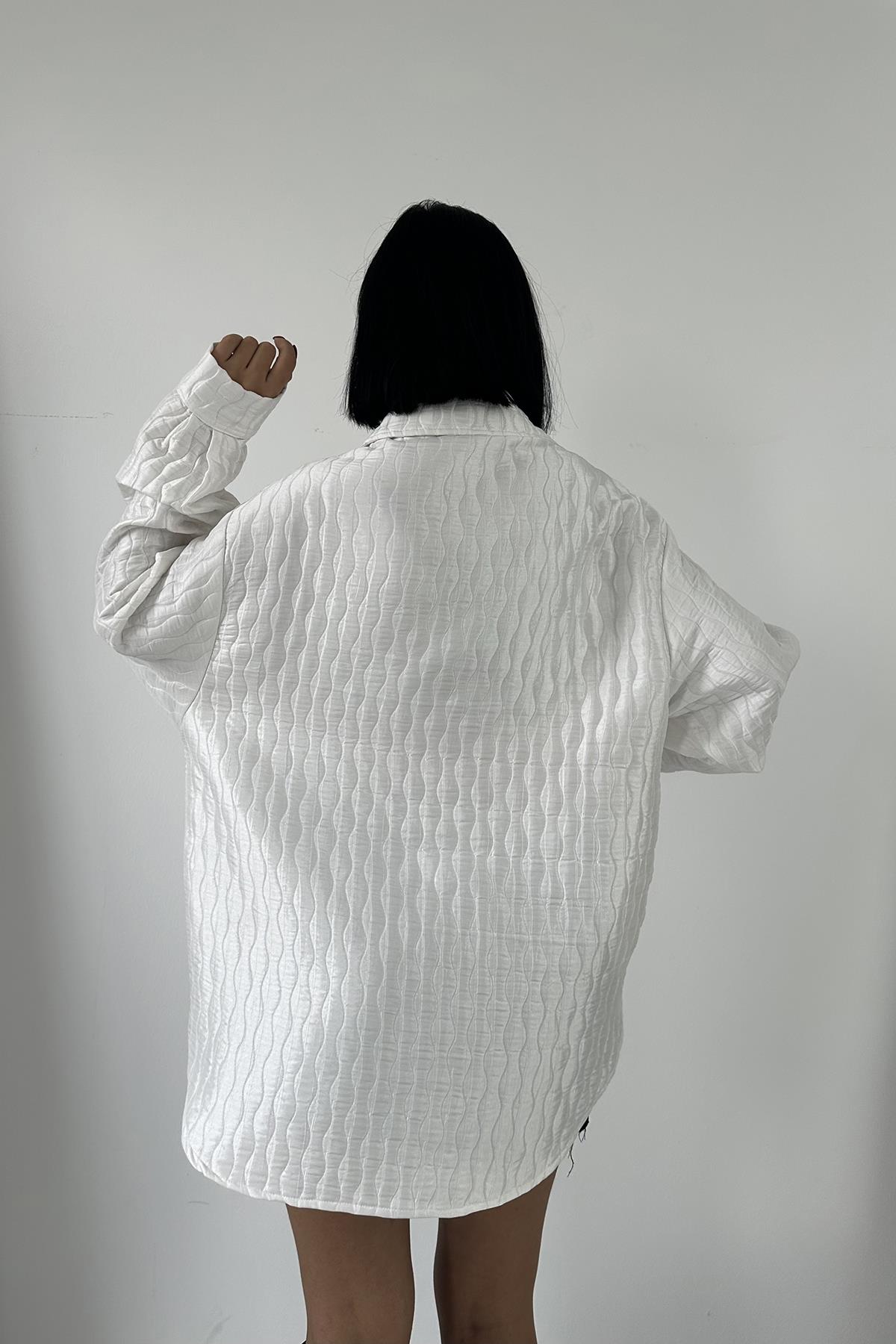 Chemise oversize blanche matelassée