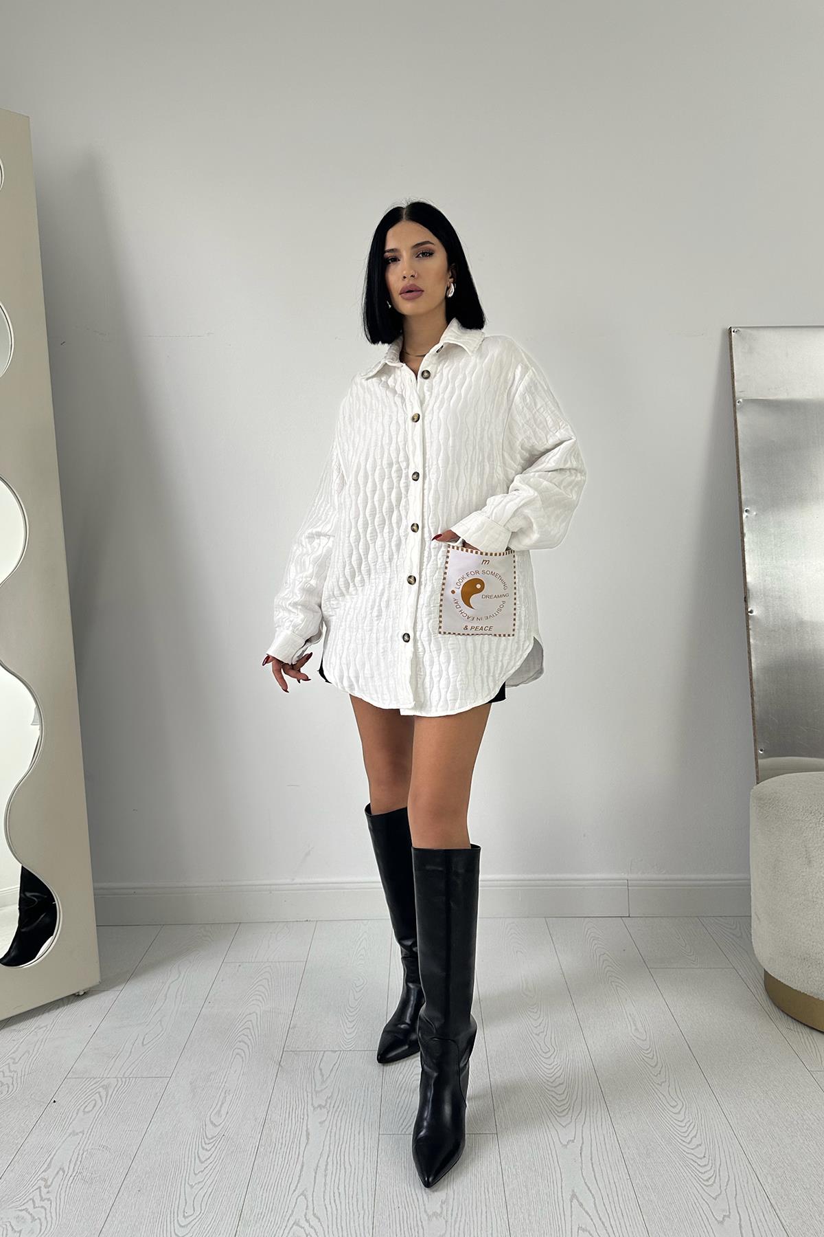 Chemise oversize blanche matelassée