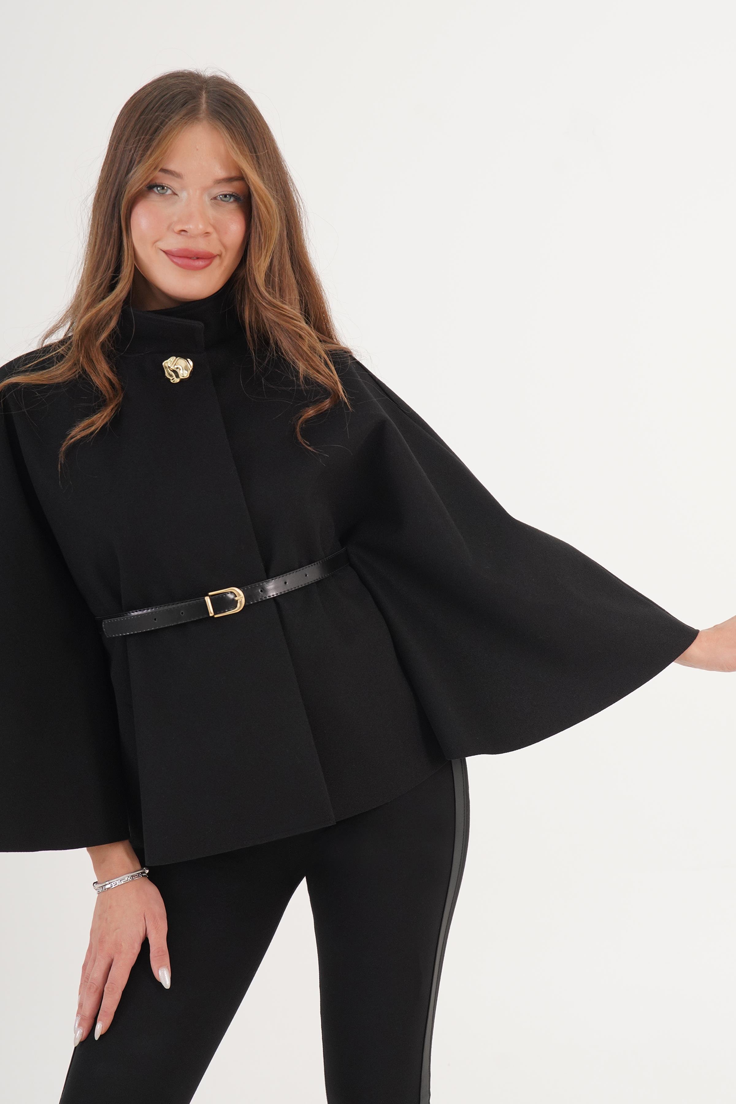 Cape noire élégante