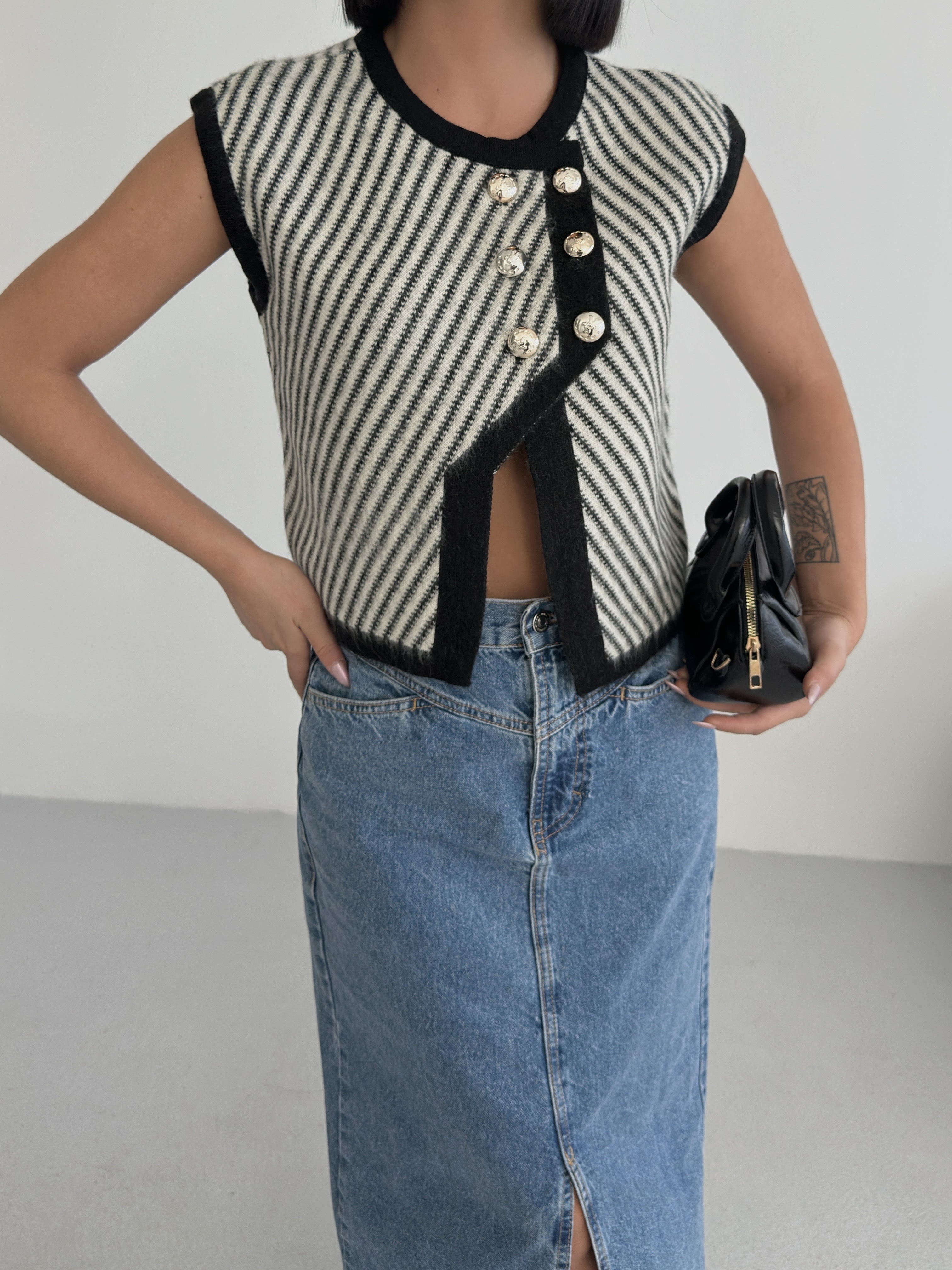 Gilet rayé noir et blanc